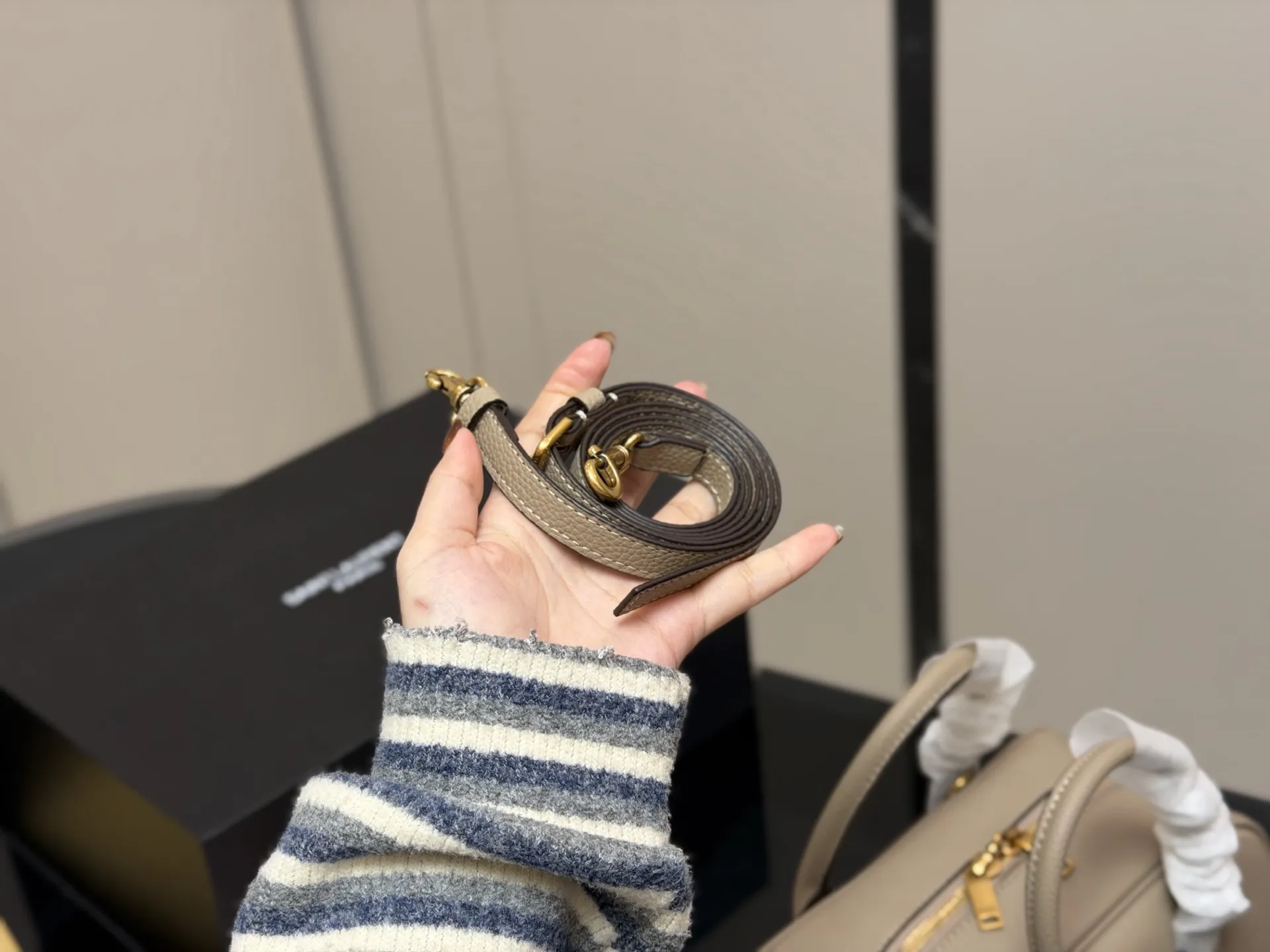 ¥210 配包装 size:26 18cm YSL圣罗兰新款|保龄球包 新款乖巧的小包包手拎或者斜挎都可 日常的物品统统放的下