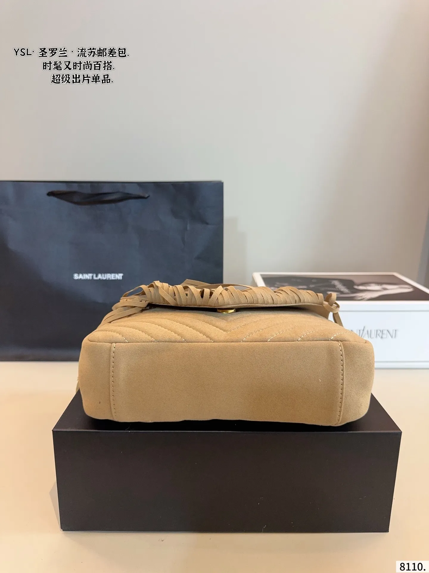 p185配礼盒🎁 &ldquo;Ysl-圣罗兰 &rdquo;经典爆款 麂皮绒邮差包 时尚休闲刺绣 独家开模定制 质量超级好 强烈推荐 尺寸： 24*7*17cm