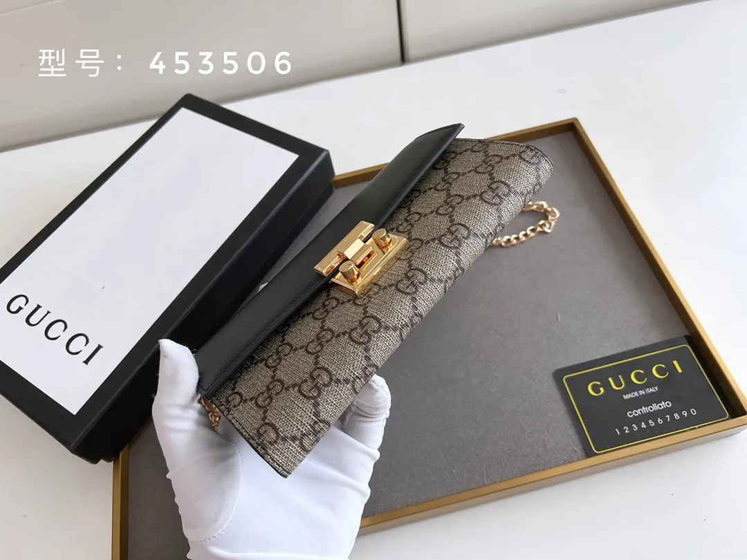 P105🎀GUCCl 453506🎀颜色 黑 🎀尺寸 19*10.5*3.5 🎀GUCCl专柜同步，可肩背专柜品质顶级进口牛皮 海外订制钥匙扣五金 做工油边精湛！