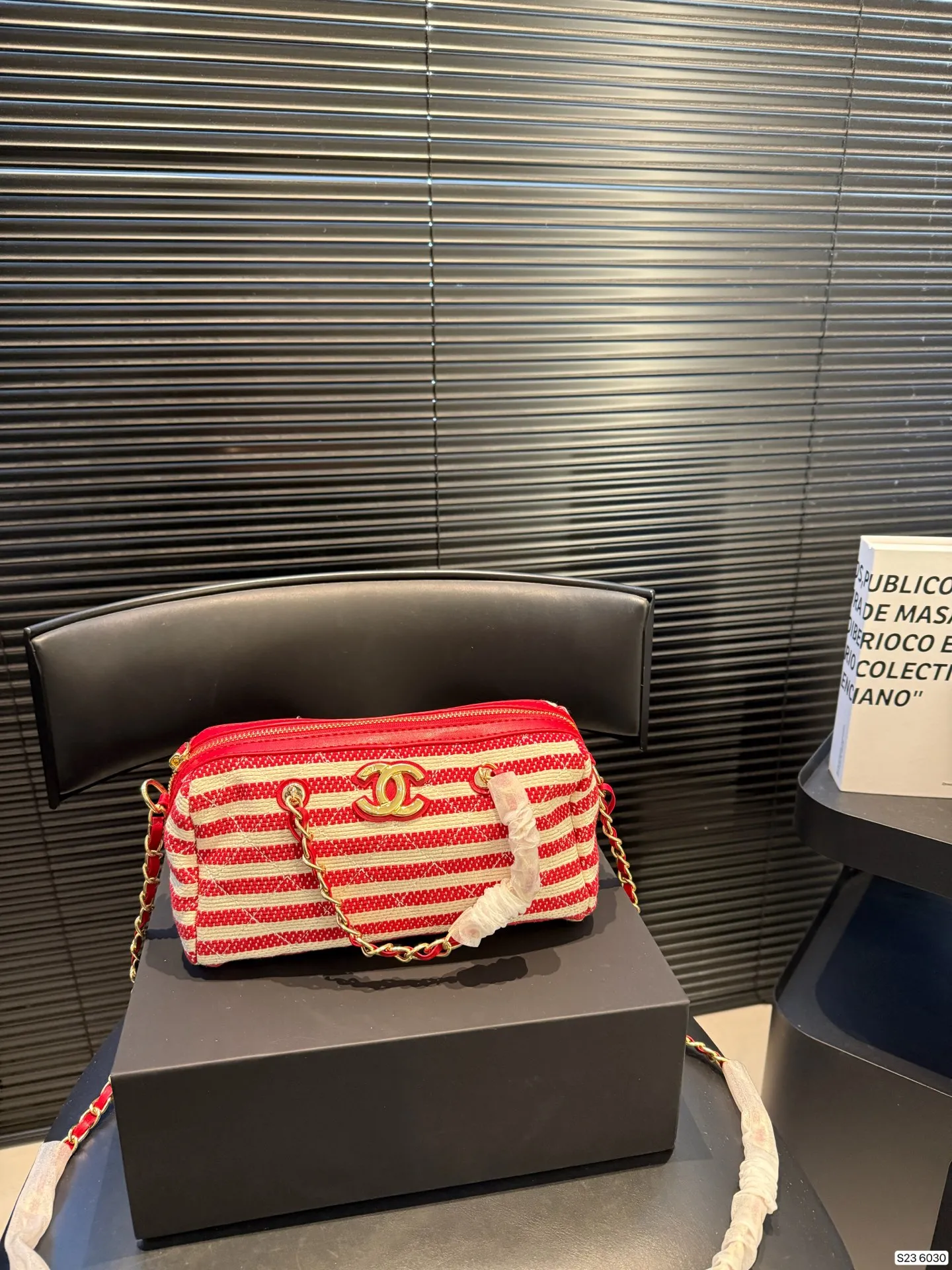 P165 配折叠盒 香奈儿|26C今日份大收获| 麻将包 好运爆棚 只能偷偷摸摸看了 浮雕logo麻将包☑️保龄球☑️ 尺寸22 12 货号6030