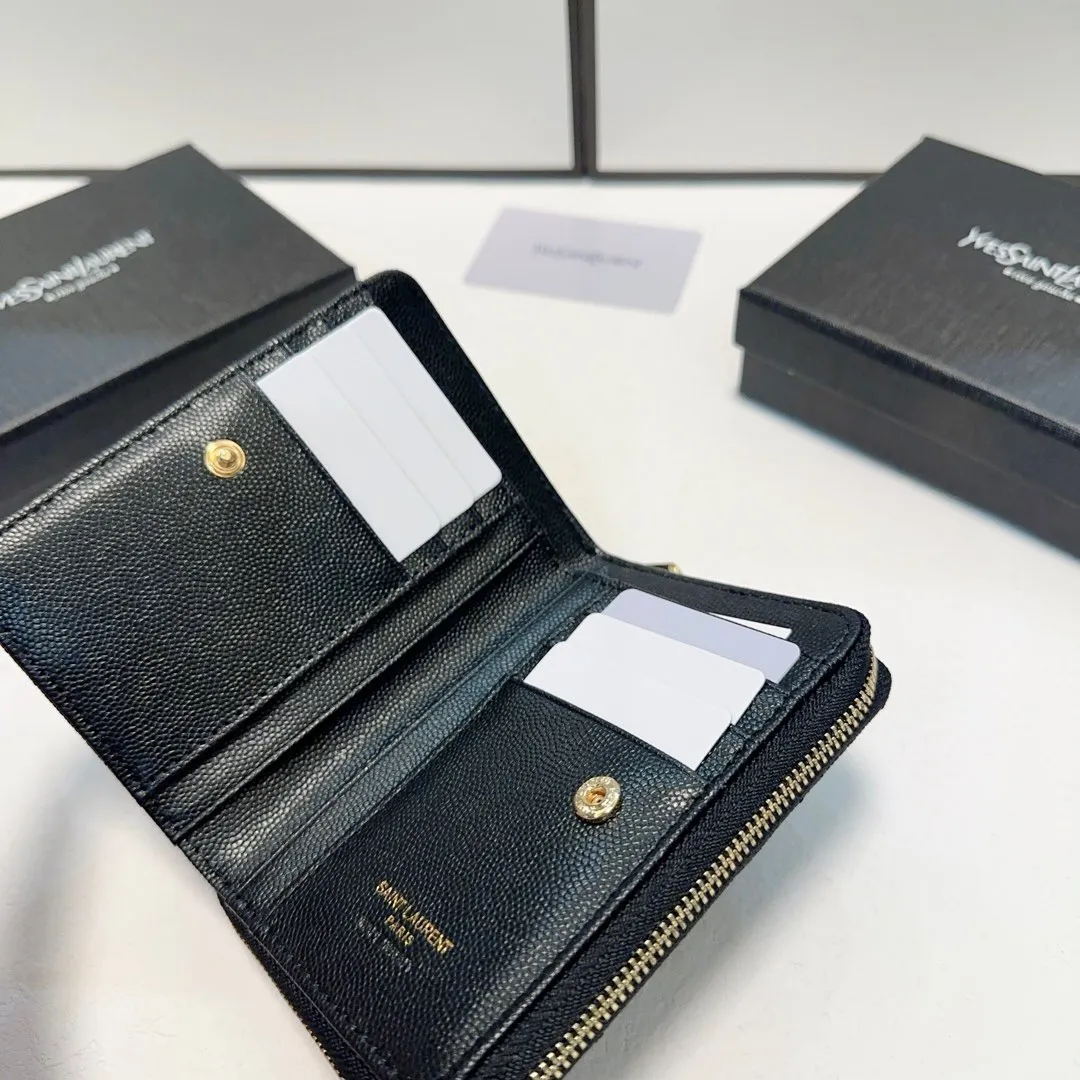 P90🎀🎀颜色 黑金 黑银 黑黑🎀尺寸 10x9🎀圣罗兰爆款牛皮小钱包🔥款式经典做工精细耐磨耐用手感极佳❤️原版内阁卡钞分离