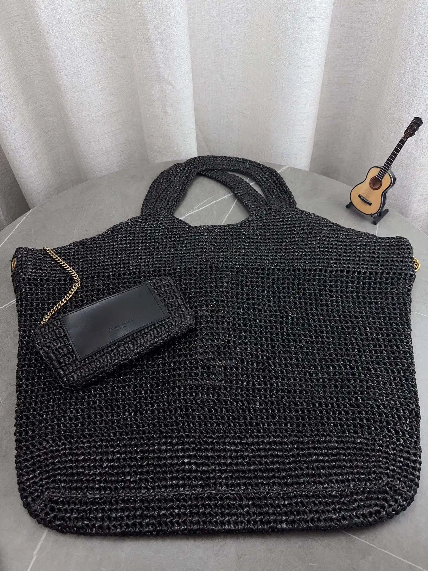 原单品质 YSL圣罗兰拉菲草编织购物袋 夏天背的包包真的太可爱了,背上一整个慵懒风 夏季沙滩腋下包 旅行拍照真的很nice哦 每个小仙女夏季都应有一个草编购物袋菜篮子 包包哦 尺寸40*39cm p295