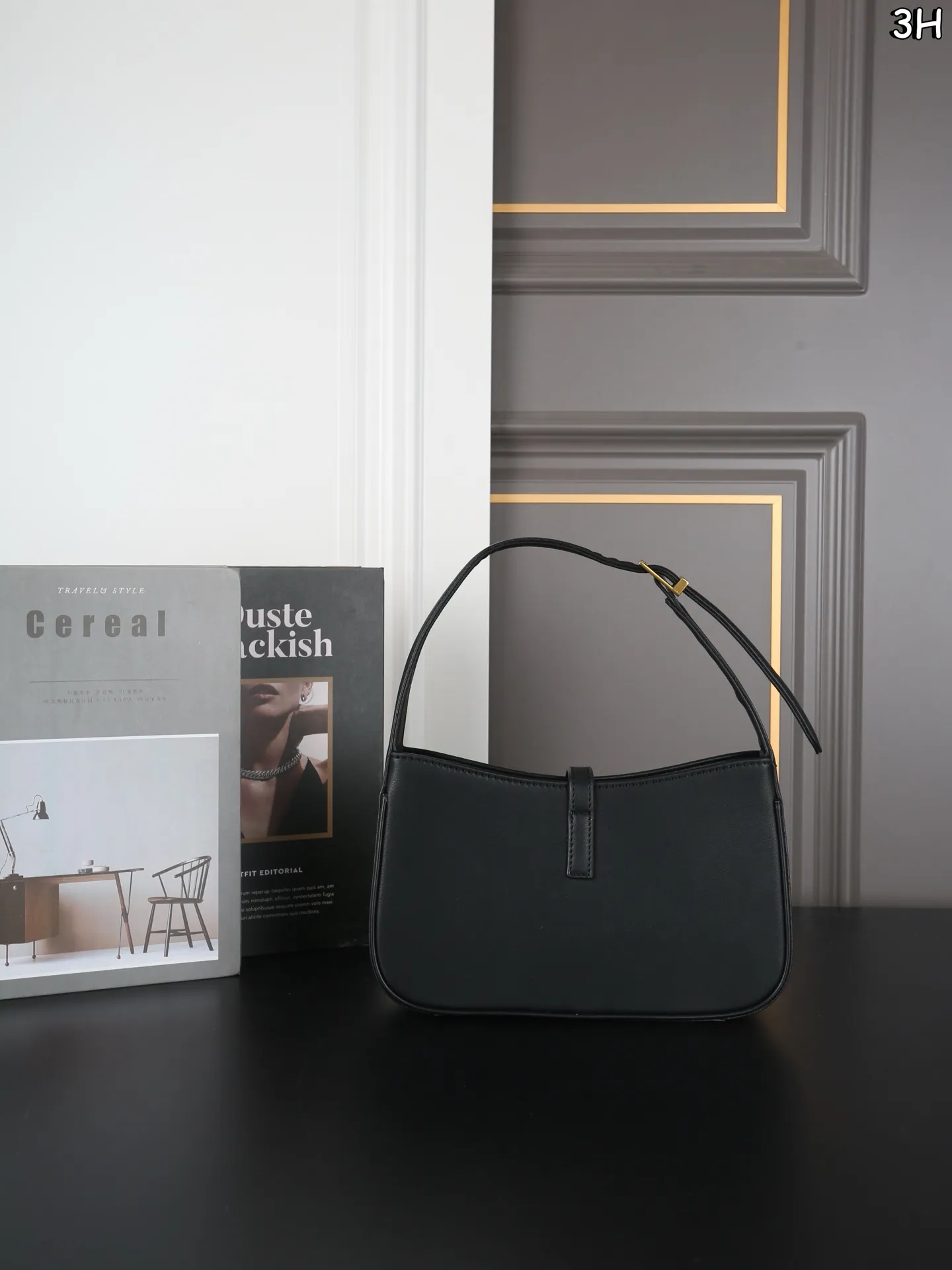 P125 折叠盒 圣罗兰 YSL LE5A7 腋下包流浪包手提包单肩包 直接get rose同款腋下包！ 经典包型 设计简约又有辨识度 日常出街通勤 随手一背 直接拿着🫴时髦感 真的随性又高级的美✨容量很大～[大笑R] 背上不会有重量感 而且背着很有质感，从通勤到约会都实用 尺寸：25&times;15