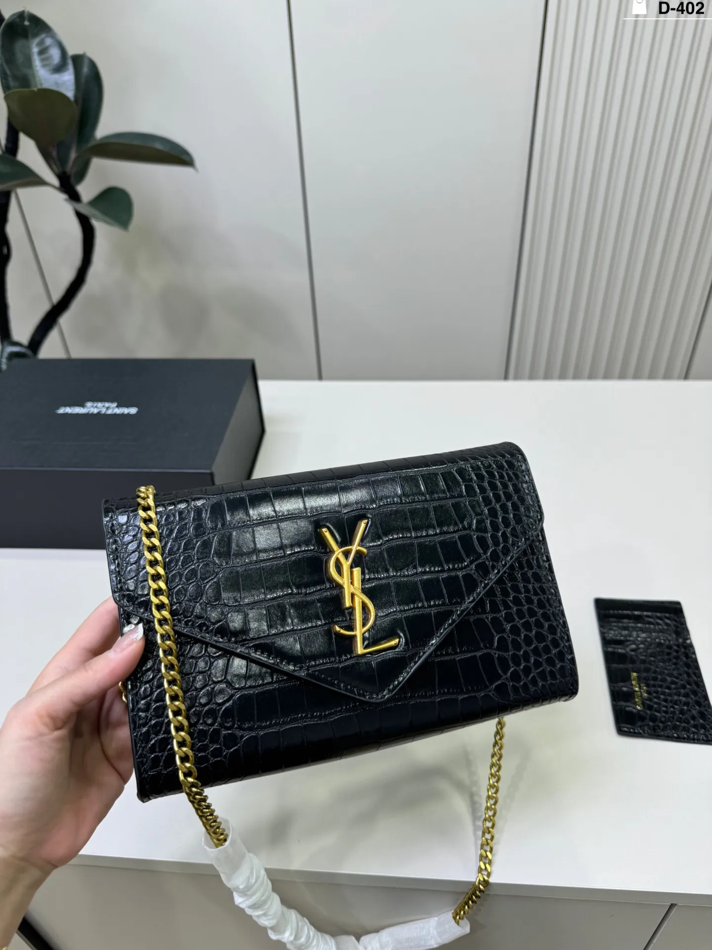 💰p120 D-402尺寸24×14折叠盒 YSL Le Cassandre信封包 日常通勤或正式场合都能轻松驾驭 尺寸适中,实用又时髦,是圣罗兰经典热门款,真的很值得入手!