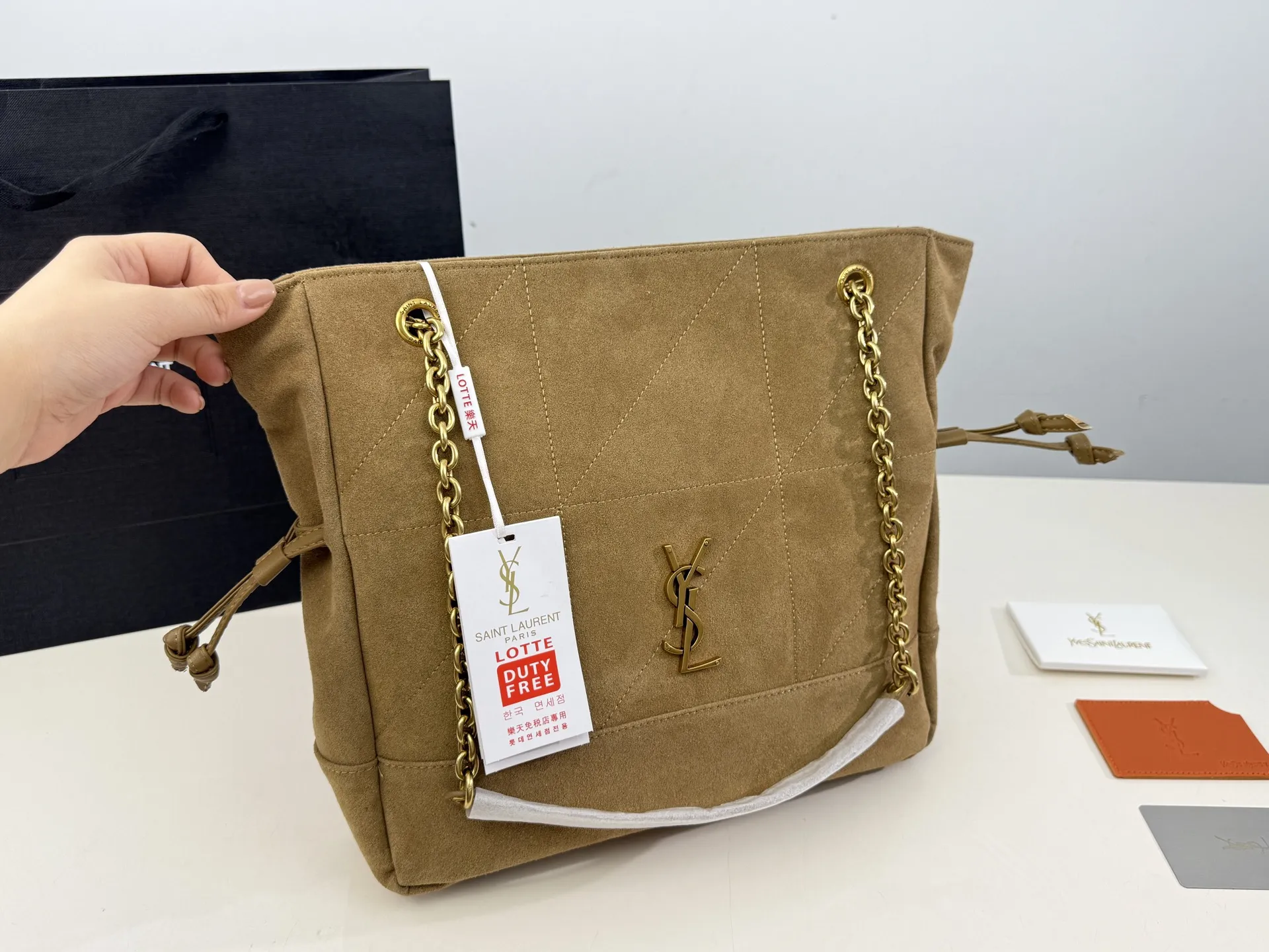 (全套包装⚠️)p220/p215 圣罗兰太好搭配了呜呜呜 Ysl bag 更酷哦! 面料很耐造 高级感拉满 搜索🔍 垃圾袋 size:34*32cm size:29*27cm