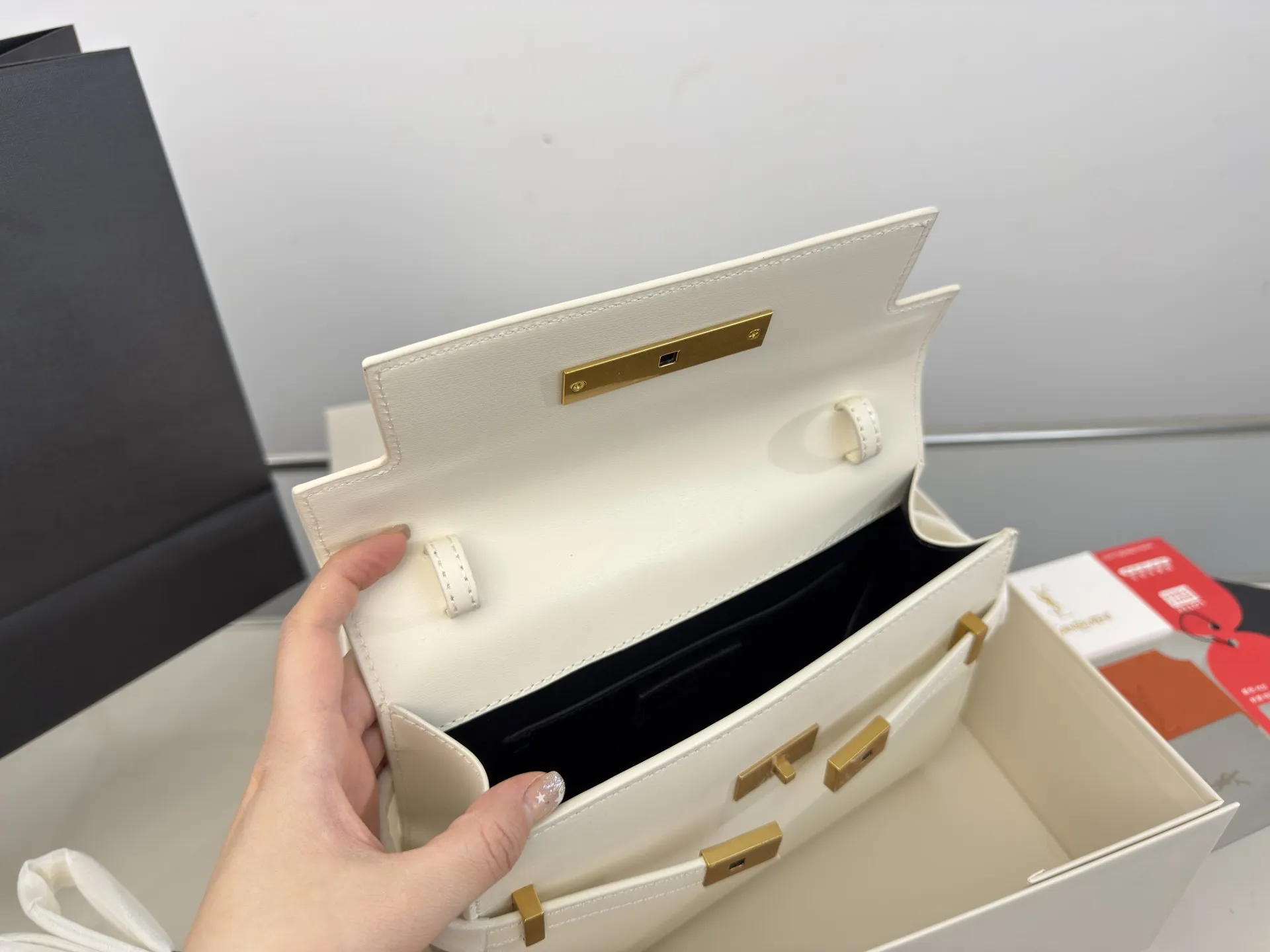 （飞机盒折叠盒⚠️）p195 圣罗兰 曼哈顿单肩包 又酷又飒低调的奢华 可盐可甜 极致美感 绝美女孩就是你 尺寸:24.17cm