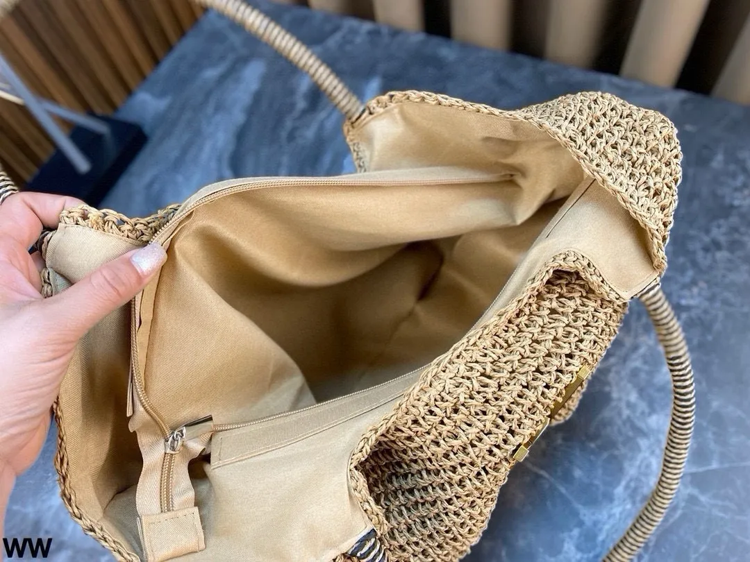 p105 配盒🎁 YSL圣罗兰 新品拉菲草 草编镂空购物袋 可手拎可单肩 随时充满度假感的包包! 尺寸:45*31