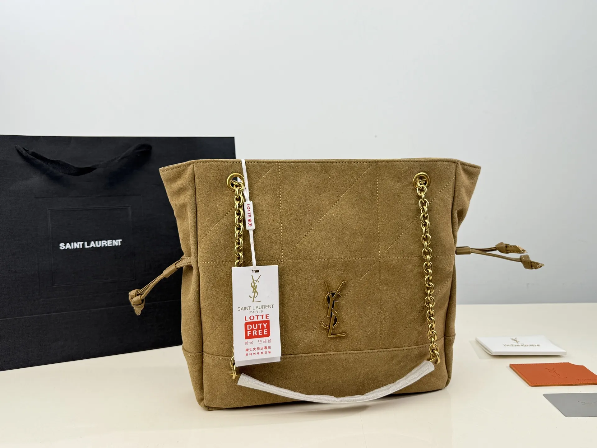 (全套包装⚠️)p220/p215 圣罗兰太好搭配了呜呜呜 Ysl bag 更酷哦! 面料很耐造 高级感拉满 搜索🔍 垃圾袋 size:34*32cm size:29*27cm