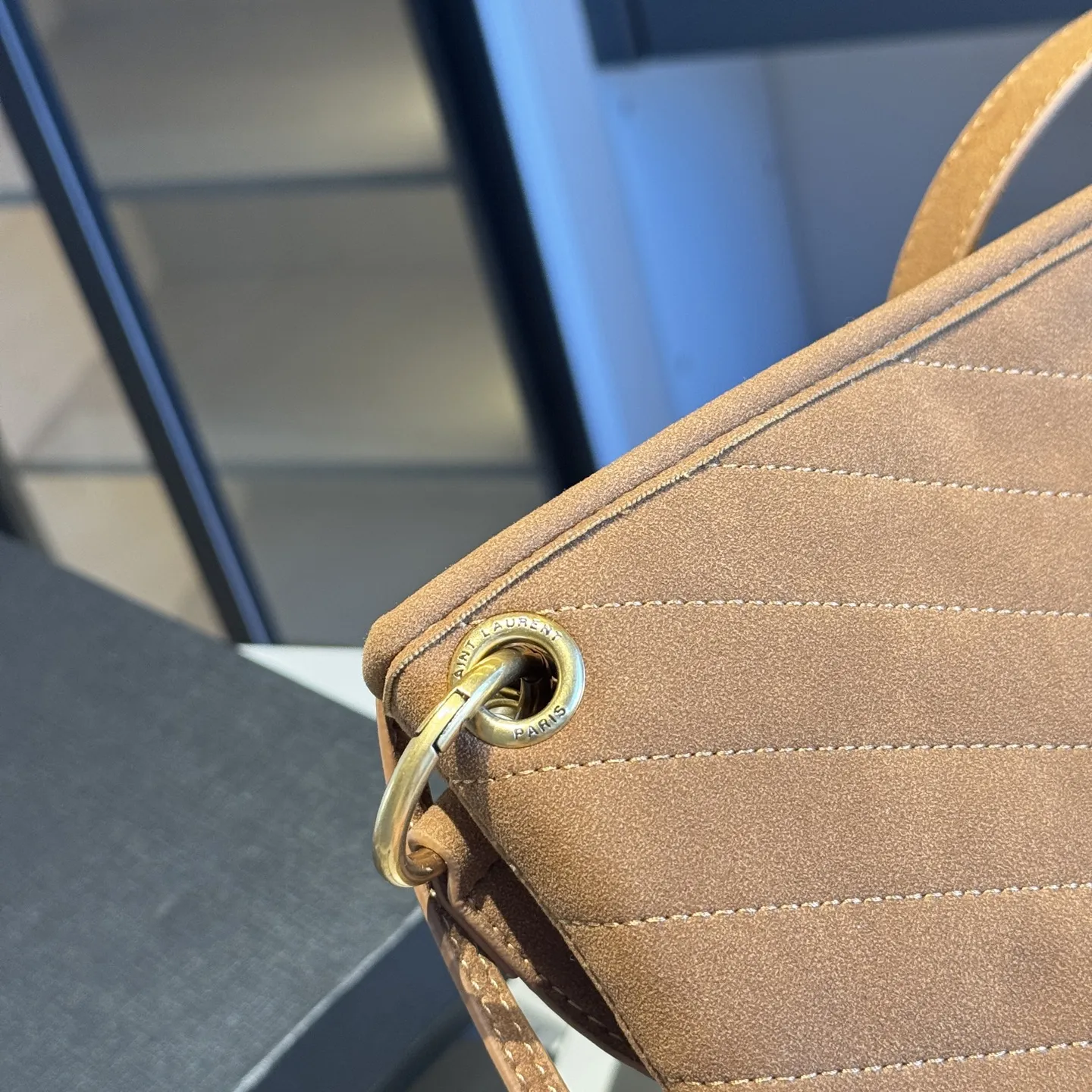 🅿️135✅新品推荐🔜 高端货🔥YSL圣罗兰新款NIKI水桶包👍配内胆小包‼️明星同款！大容量～非常实用[呲牙]走到哪都是回头率👍超级有范儿！采用原版麂皮面料！五金都是原版材质哦！质感特别好👍品质堪比正品！上身效果超棒！原版礼盒包装🎁（size：24*30*10 上口31 小包21*12）