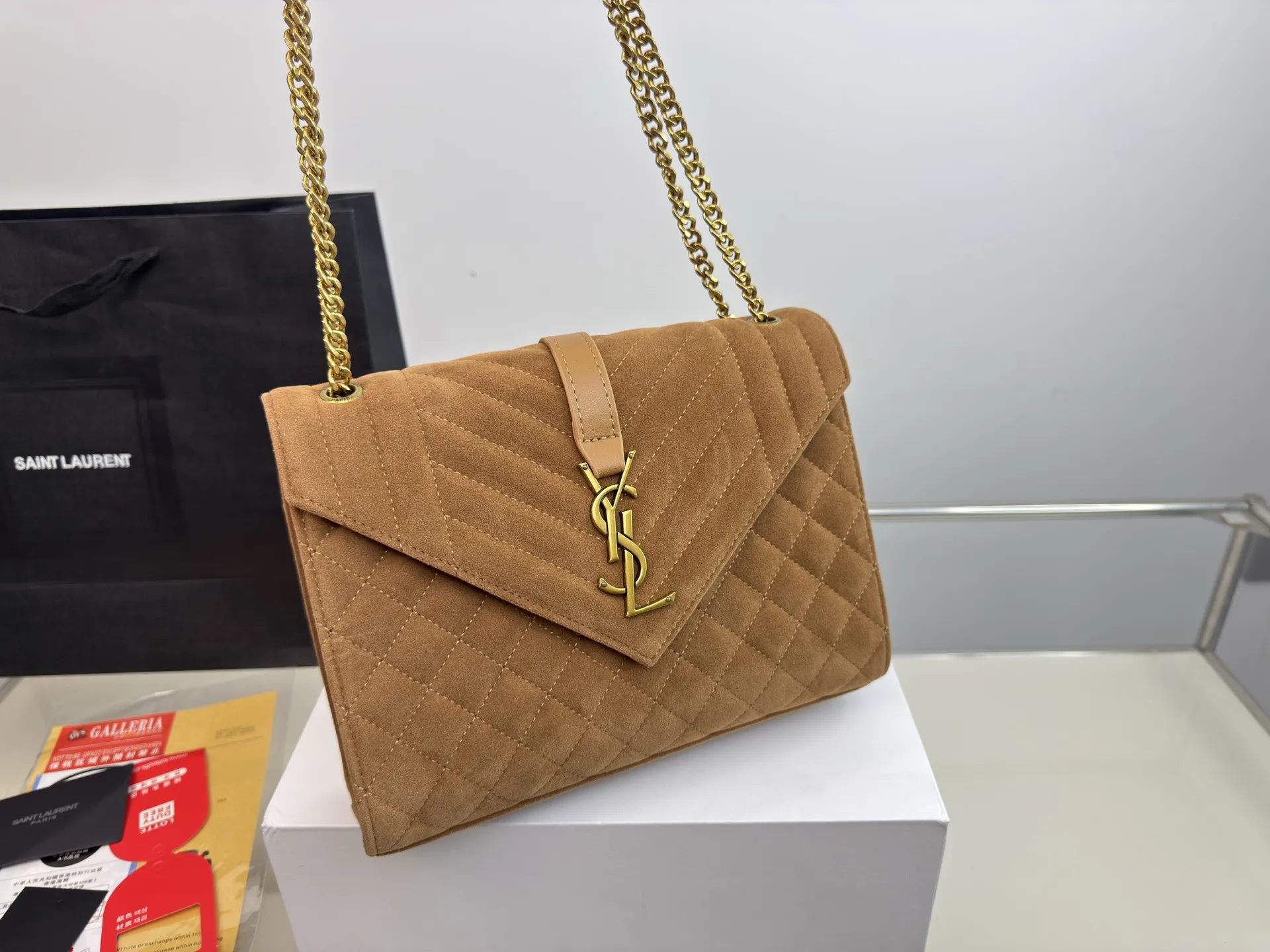 (飞机盒折叠盒⚠️)p165 圣罗兰YSL信封包 Lenvelope 信封包 经典包包推荐哦! 特别适合秋天的一款哦亲! size:24*17cm 立即抢购👉