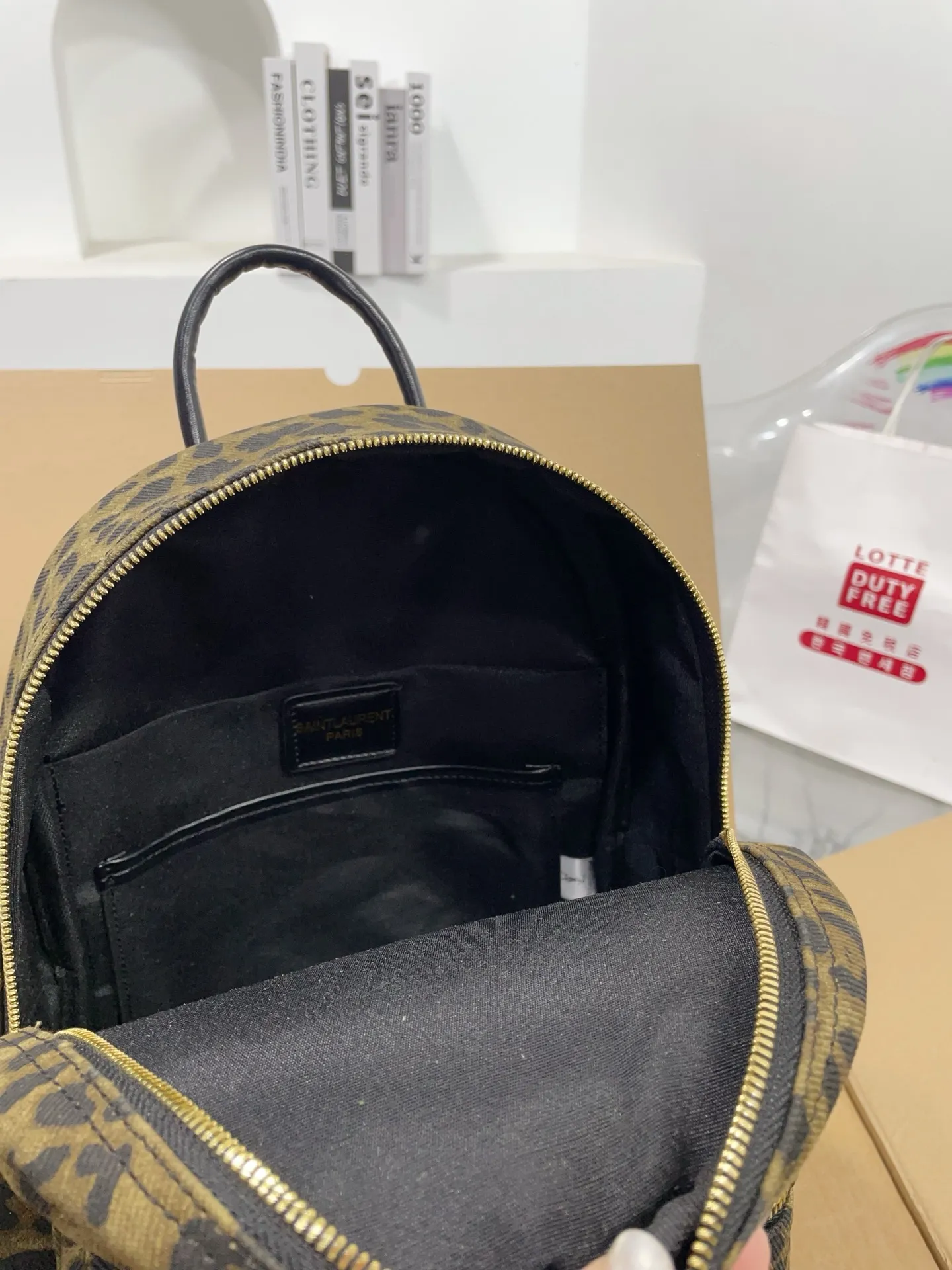 💰P150赠送挂件 圣罗兰双肩包 简单百搭 颜值高 日常出街首选 潮酷时尚女孩必入款 尺寸:26 31