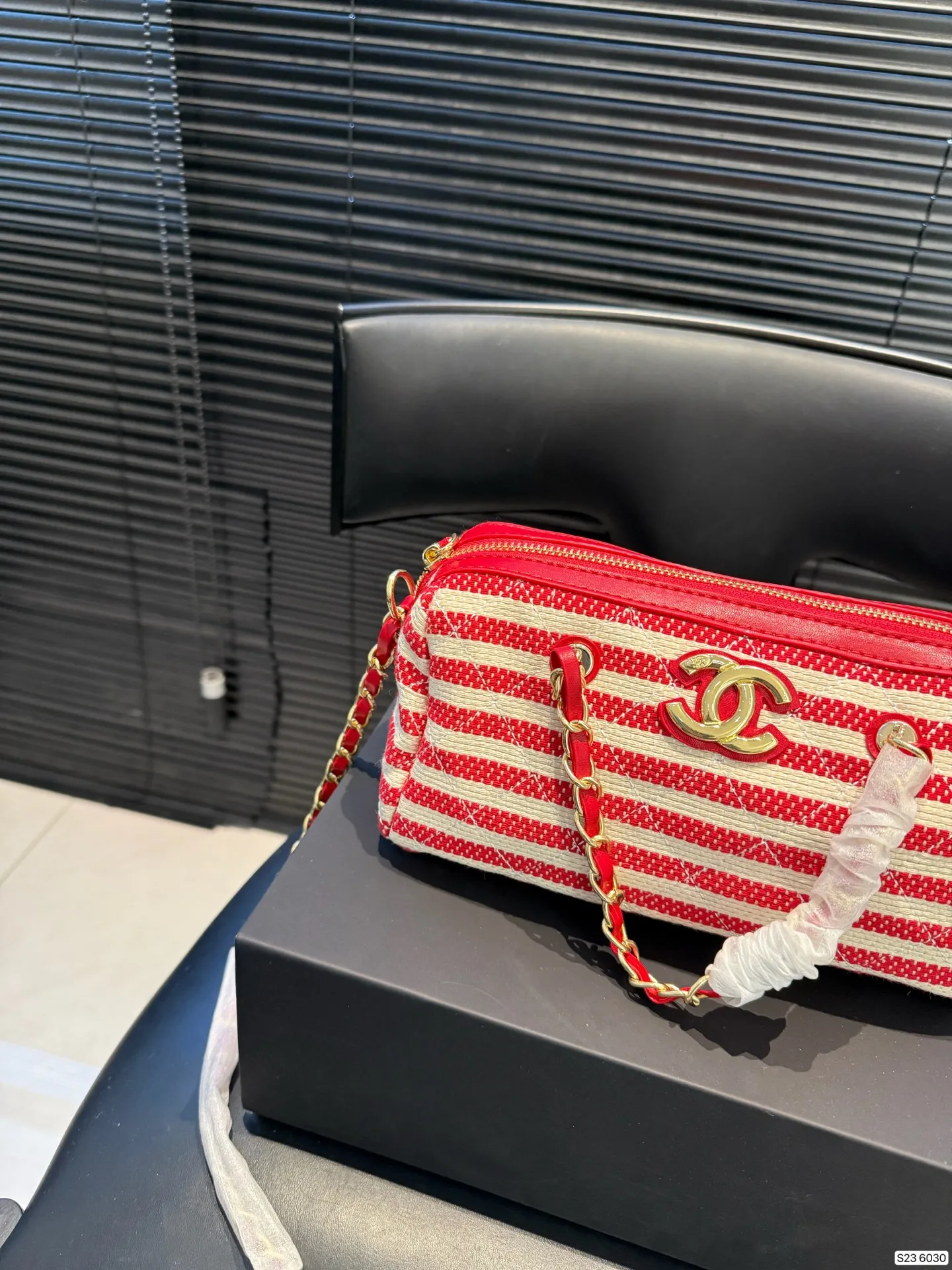 P165 配折叠盒 香奈儿|26C今日份大收获| 麻将包 好运爆棚 只能偷偷摸摸看了 浮雕logo麻将包☑️保龄球☑️ 尺寸22 12 货号6030