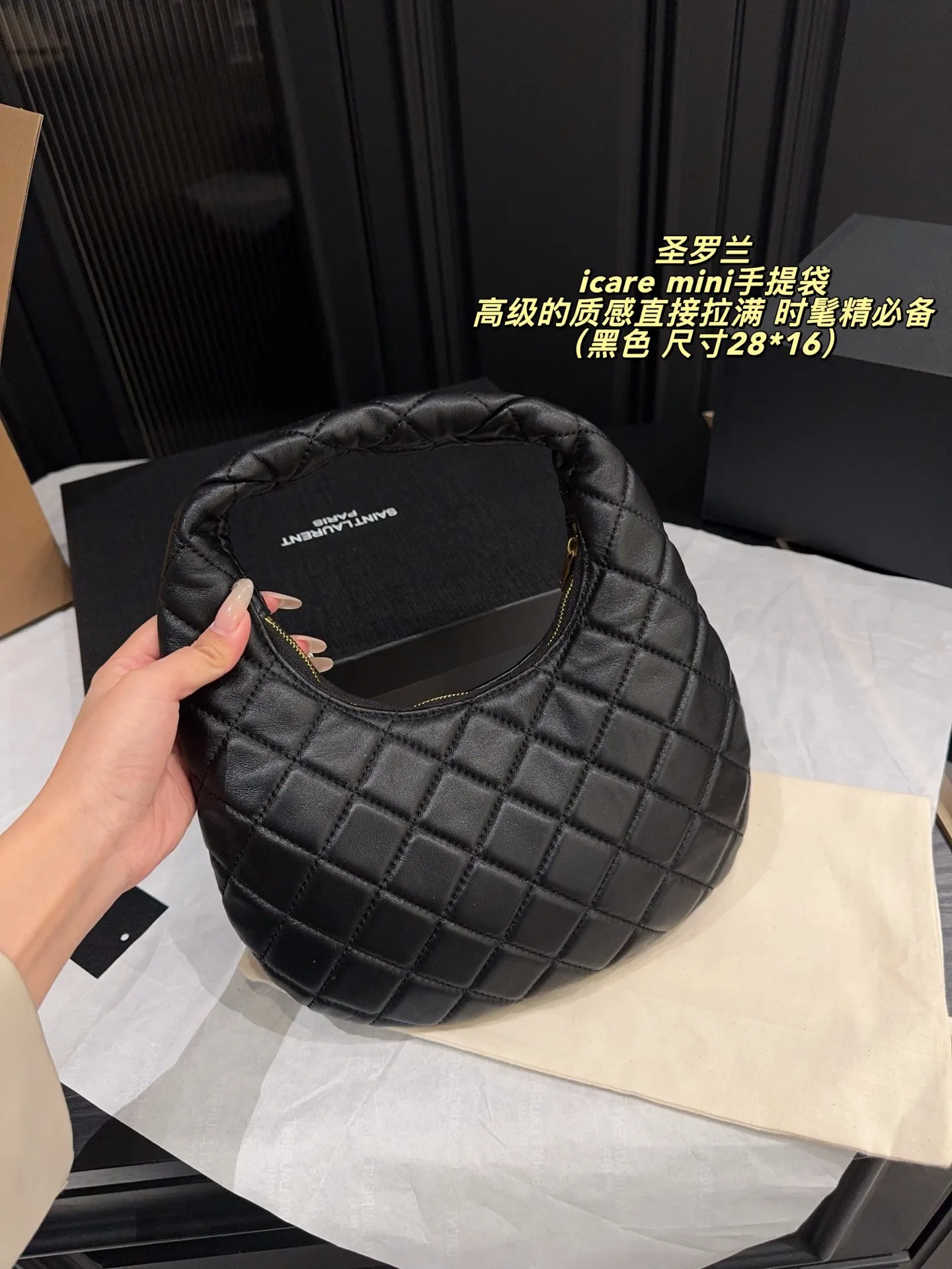 p200全套包装⚠️尺寸28*16 YSL 圣罗兰 icare mini手提袋 火遍全世界的Icare在万众瞩目的期待下 推出了超级可爱的Icare🖤🖤 高级的质感直接拉满🤍🤍 超轻手提包 来带精致的搭配体验