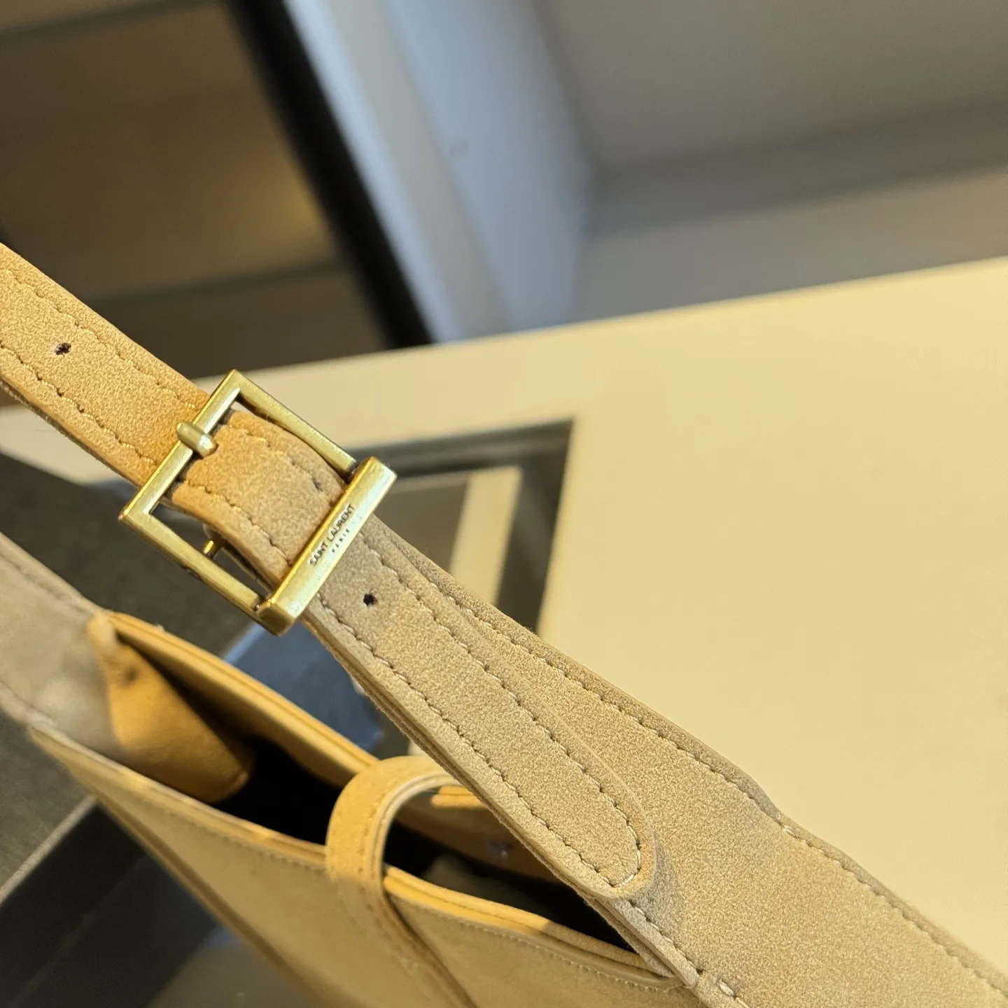 🅿️135✅新品推荐🔜 升级版🔥YSL圣罗兰专柜爆款hobo腋下包!麂皮系列!明星同款!到哪都是回头率👍专柜同款哦!品质堪比正品!进口皮料外出轻便实用!原版顶级五金!🎁原版礼盒包装(size:24*15*6)