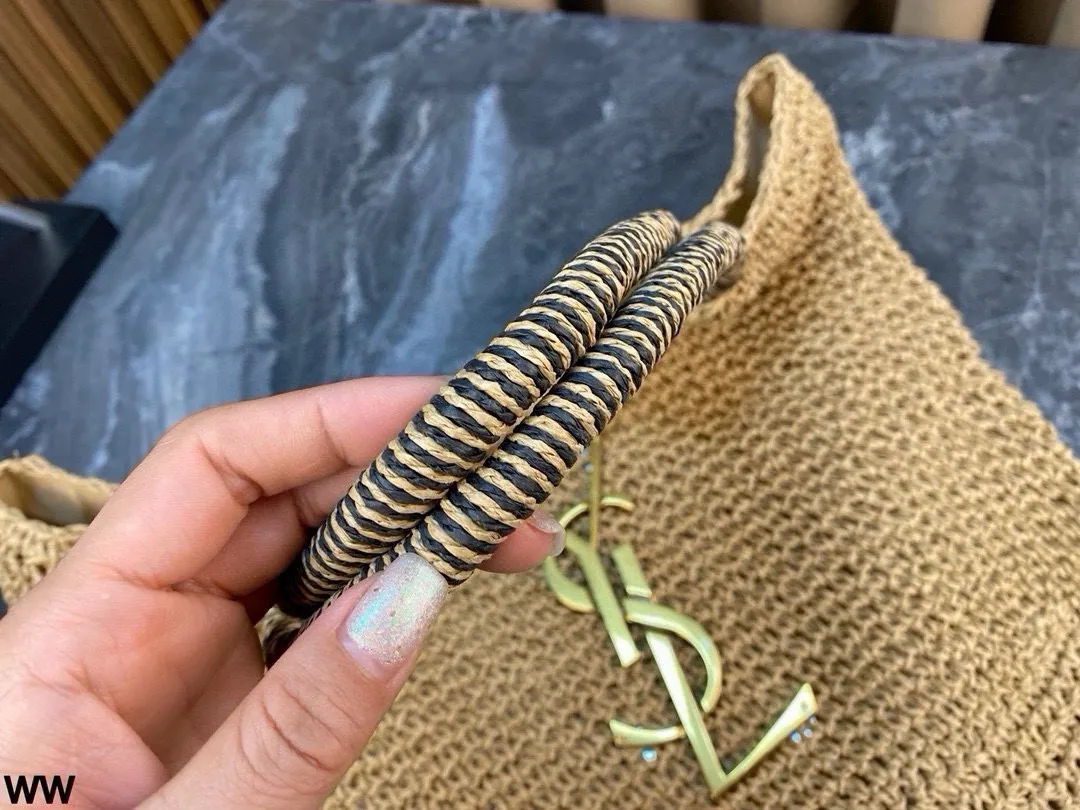 p105 配盒🎁 YSL圣罗兰 新品拉菲草 草编镂空购物袋 可手拎可单肩 随时充满度假感的包包！ 尺寸：45*31