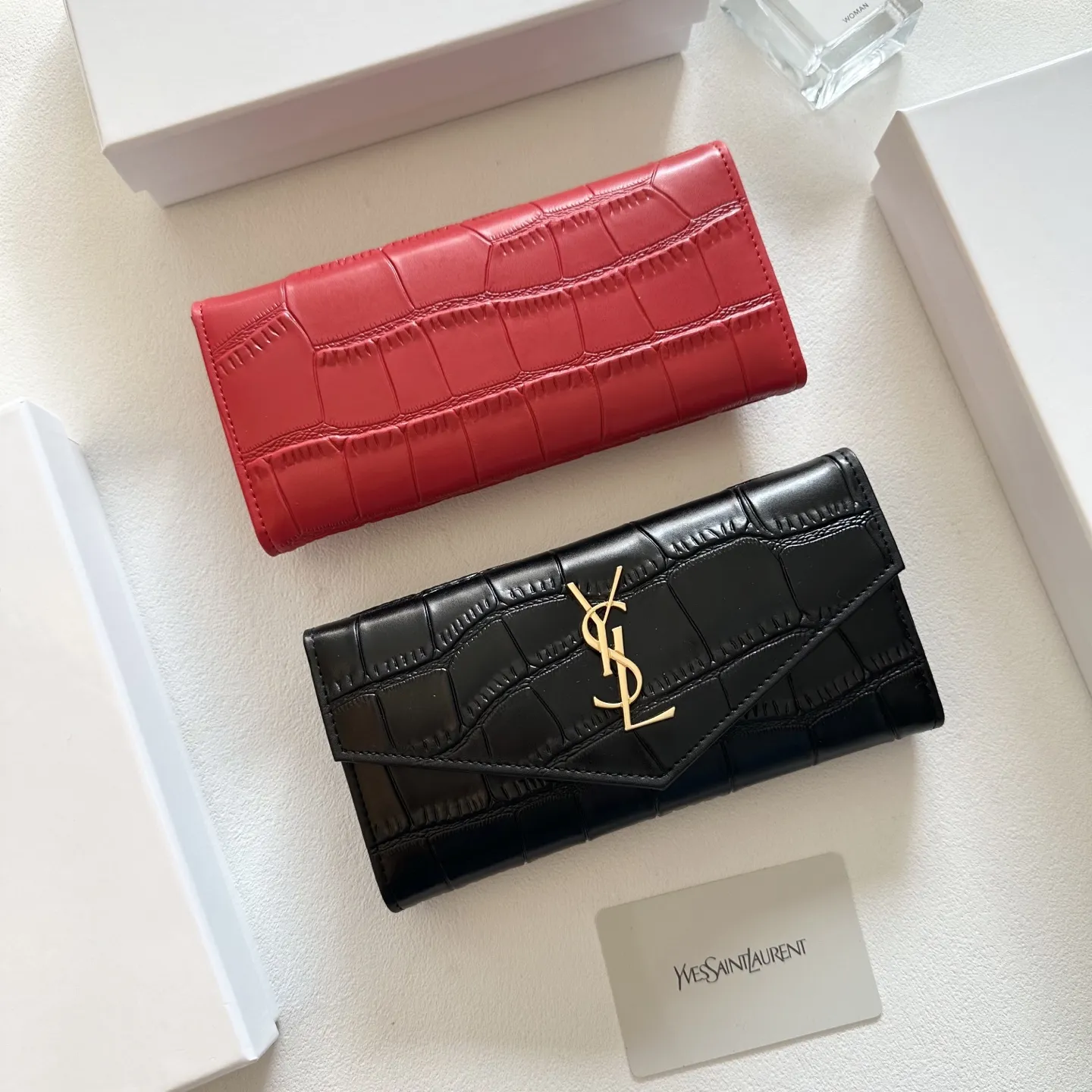 P95🎀🎀颜色 黑 土黄 红🎀尺寸 19x10🎀圣罗兰🆕款♥️钱包💕进口小牛皮压花质感一流👍独一无二风格,实用内阁超美超时尚美女必备单品🔥