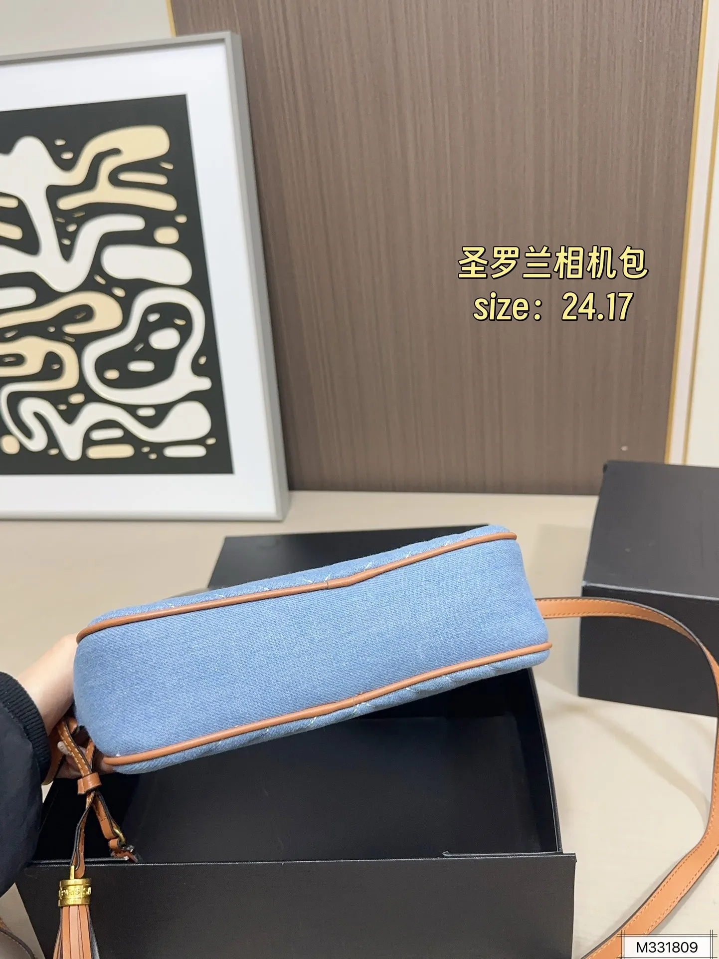 💰125 折叠盒 圣罗兰相机包 拥有无穷魅力 时尚感极强 五金十分抢眼 单肩/斜挎百搭各种服饰 尺寸:24 17