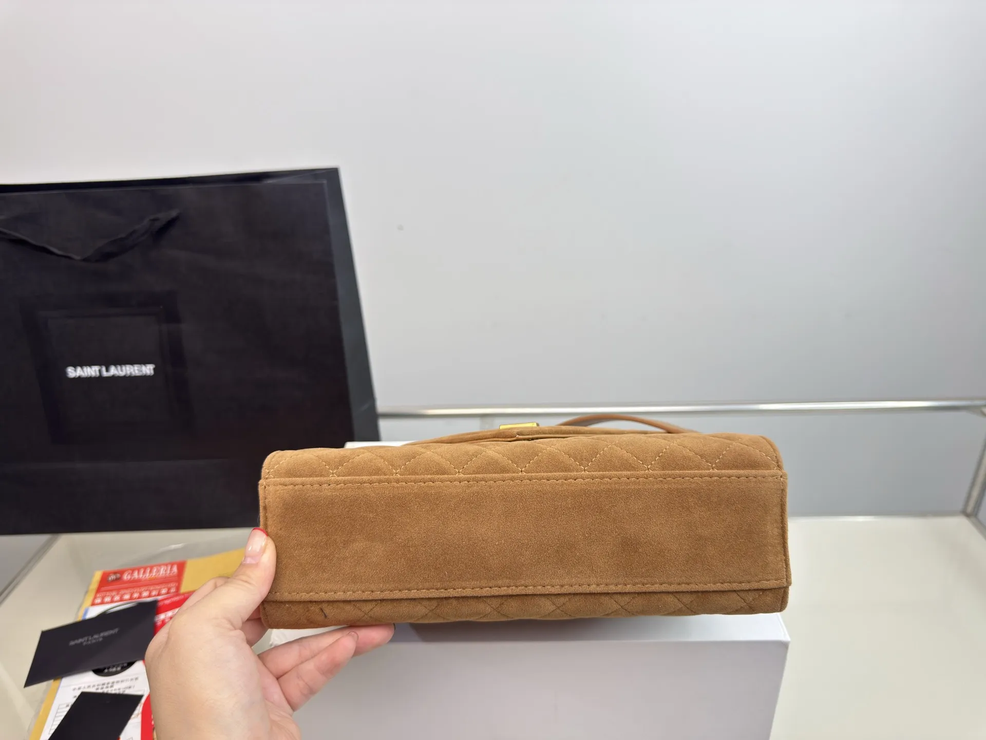 (飞机盒折叠盒⚠️)p165 圣罗兰YSL信封包 Lenvelope 信封包 经典包包推荐哦! 特别适合秋天的一款哦亲! size:24*17cm 立即抢购👉