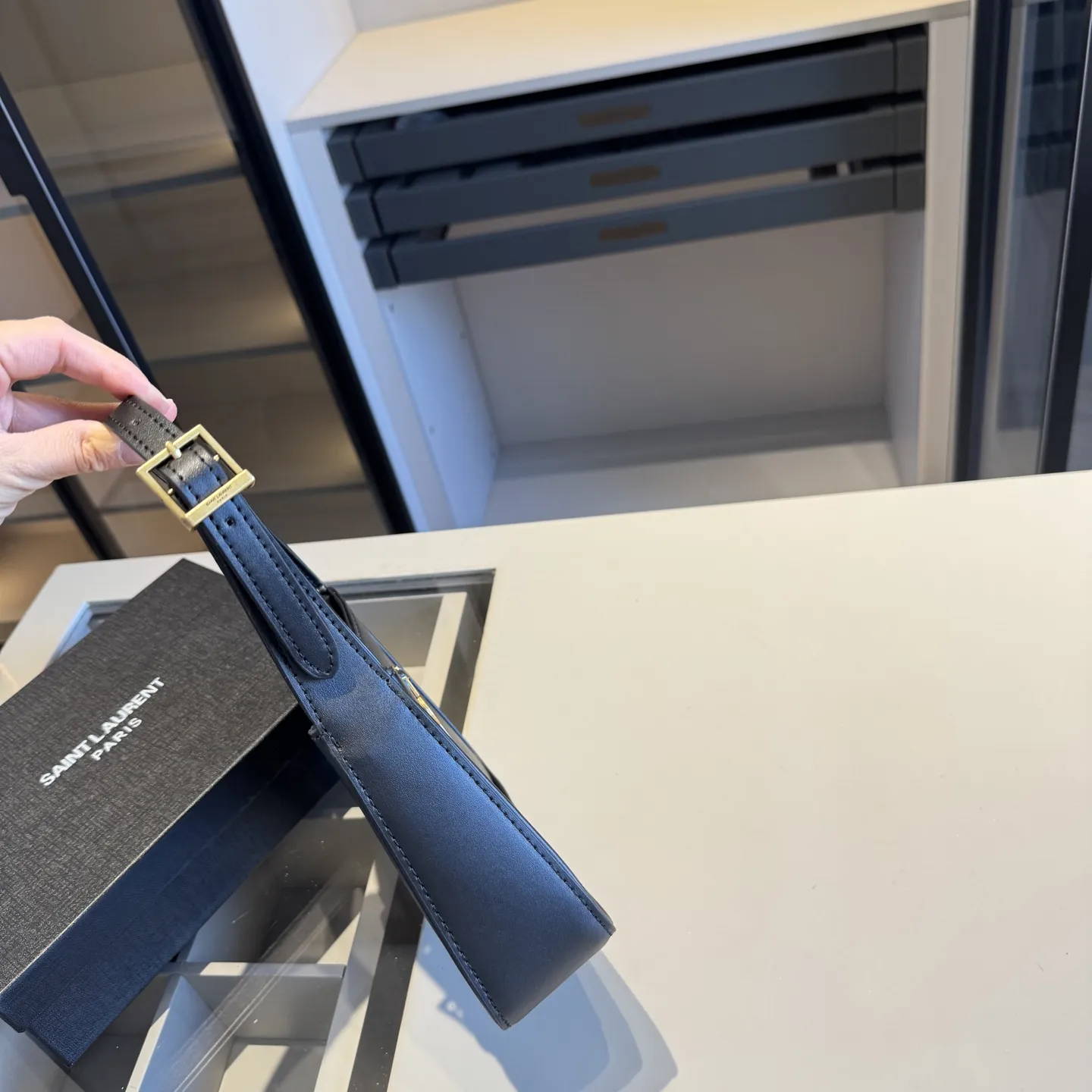 🅿️135✅新品推荐🔜 升级版🔥YSL圣罗兰专柜爆款hobo腋下包!明星同款!到哪都是回头率👍专柜同款哦!品质堪比正品!进口牛皮面料🐂外出轻便实用!原版顶级五金!🎁原版礼盒包装(size:24*15*6)