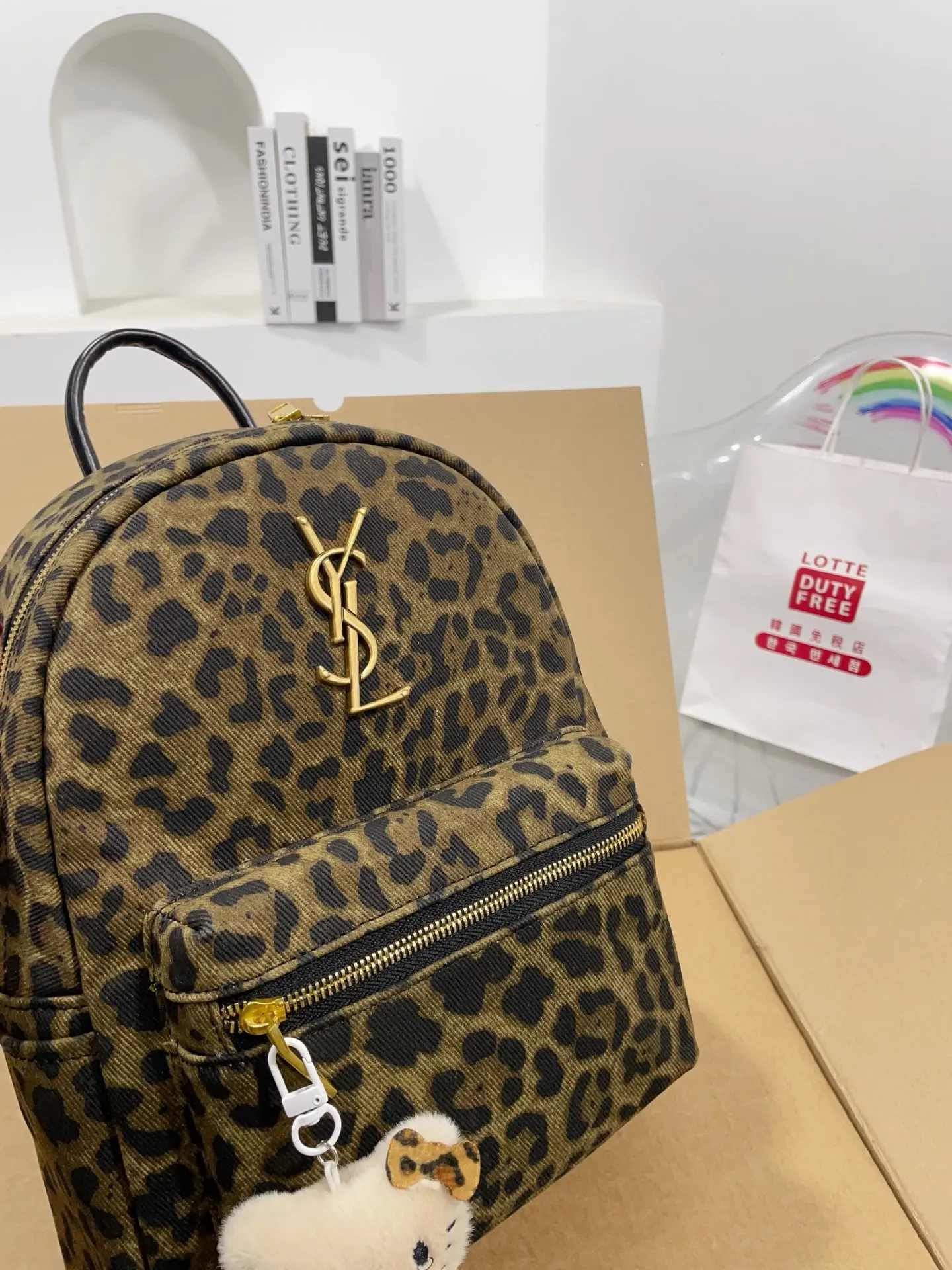 💰P150赠送挂件 圣罗兰双肩包 简单百搭 颜值高 日常出街首选 潮酷时尚女孩必入款 尺寸:26 31