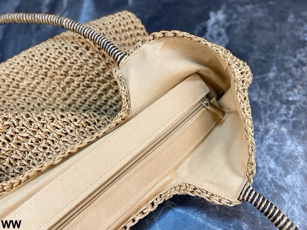 p105 配盒🎁 YSL圣罗兰 新品拉菲草 草编镂空购物袋 可手拎可单肩 随时充满度假感的包包！ 尺寸：45*31