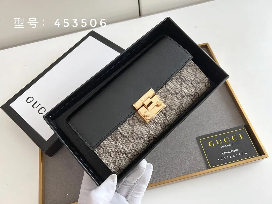 P105🎀GUCCl 453506🎀颜色 黑 🎀尺寸 19*10.5*3.5 🎀GUCCl专柜同步，可肩背专柜品质顶级进口牛皮 海外订制钥匙扣五金 做工油边精湛！