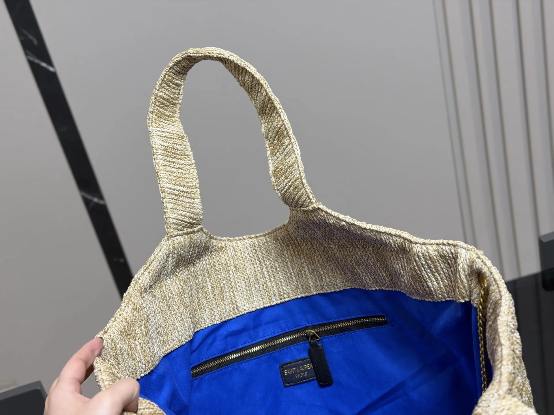 ¥180 size:38*35cm 圣罗兰新款购物袋太可了吧 YSLGabv绗缝纹路购物袋 大tote感觉太温柔了吧! ⚠️原版大标