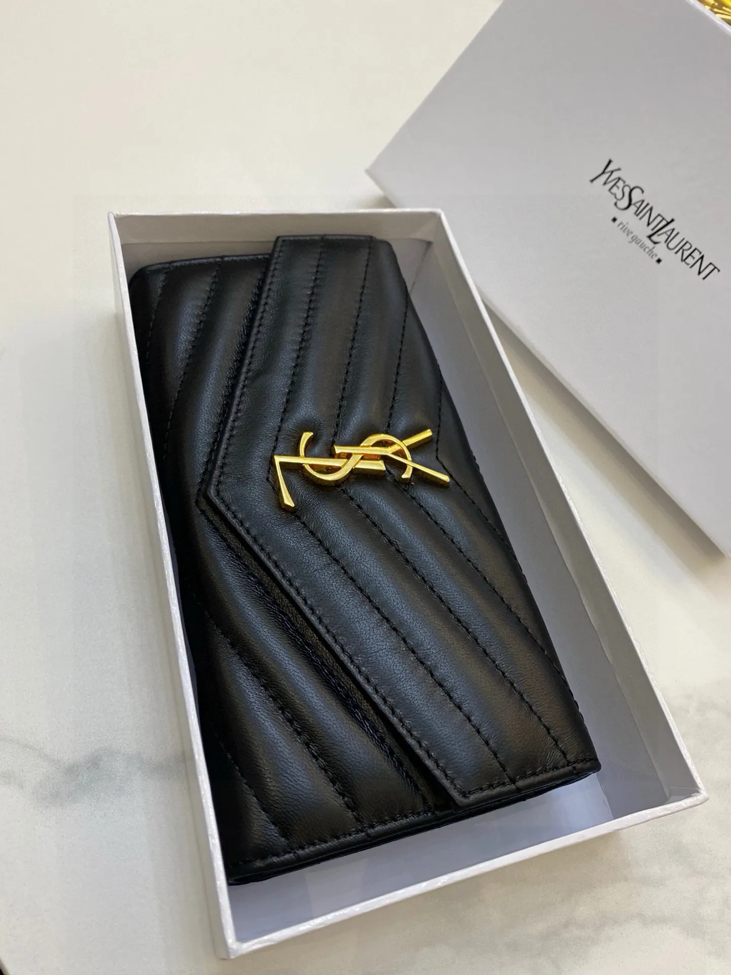 📢📢📢p100 3851 圣罗兰 专柜🔥爆款 女士钱包 两折款 💕顶级羊皮 1:1原单品质 简单百搭 大容量 💕超级美哦 💥 19 10