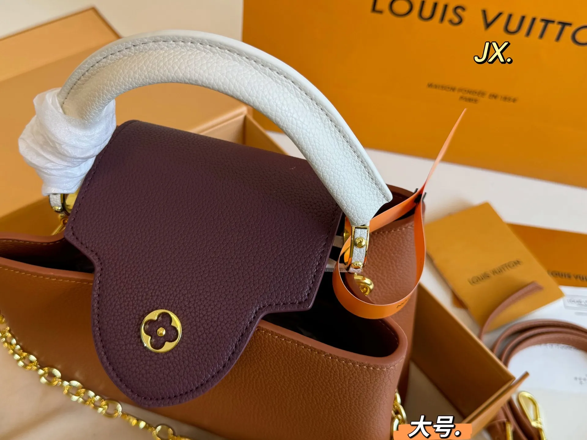 P180大号(折叠盒) size:27×18大号 LV路易威登Capucines卡普辛手提包💕 贵气十足的包包,真的超美! 色彩鲜亮不张扬,显得无比温柔 高级感满🈵️,时尚洋气❗️ 大小刚好,精致又不失优雅‼️