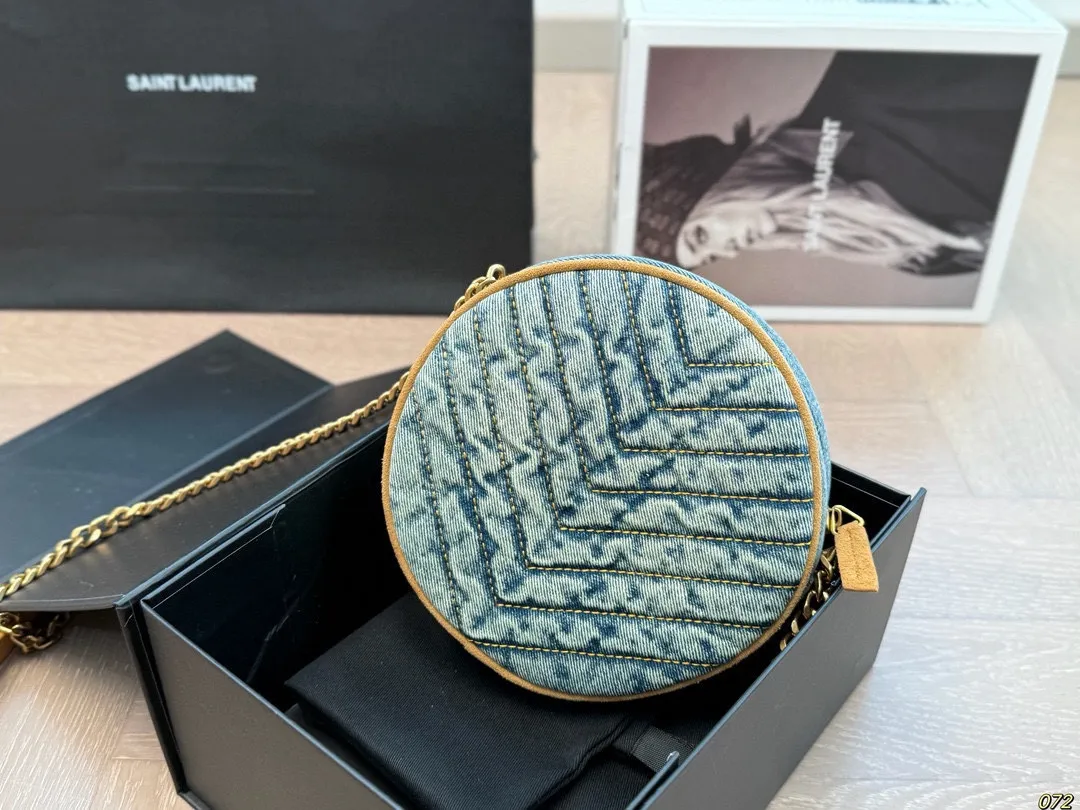 &yen;140飞机盒 Ysl 圣罗兰 圆饼包牛仔包 满满的设计感 非常知性优雅 超级高级的时尚单品 实物绝对惊艳到你 尺寸17 17