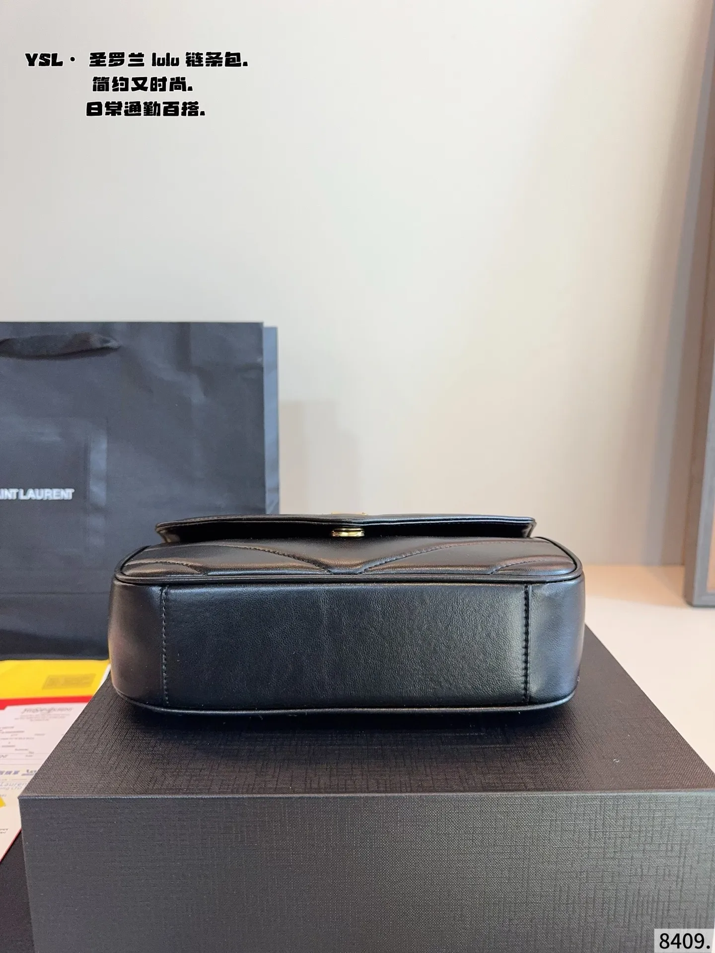 p160配礼盒🎁. YSL LouLou Puffer链条包 loulou今年专柜超火爆 柔软舒适胖乎乎的外形像拿着棉花糖颜值很高的一款呀! 实用性满分+复古范十足怎么搭配都好看又百搭自圣罗兰 尺寸:24*6*15cm