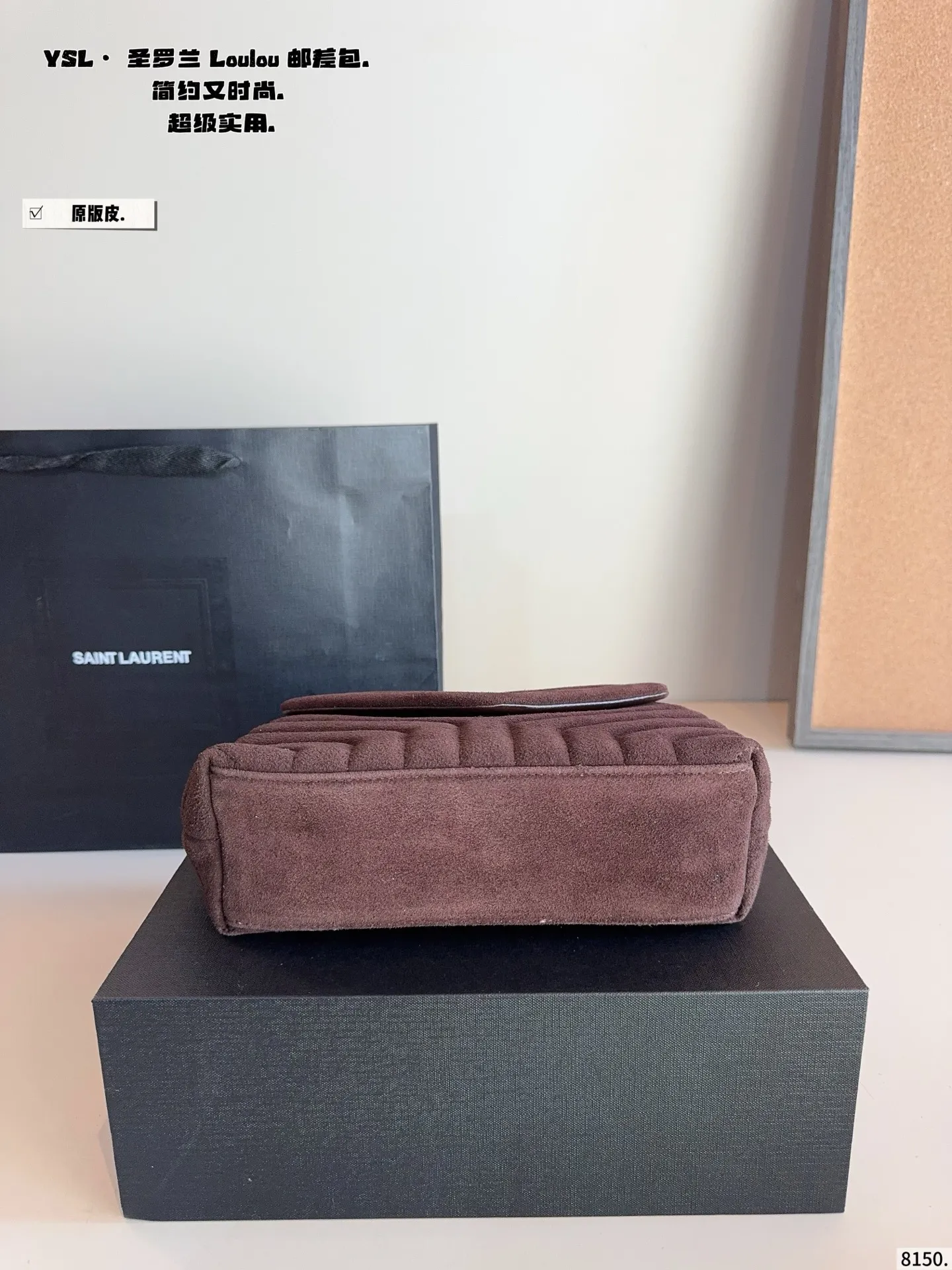 p225纯皮 YSL LouLou Puffer枕头包 loulou今年专柜超火爆 柔软舒适胖乎乎的外形像拿着棉花糖颜值很高的一款呀! 实用性满分+复古范十足怎么搭配都好看又百搭自圣罗兰 尺寸：23*8*16cm