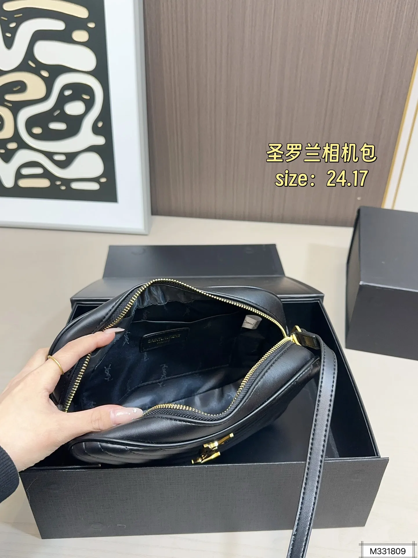 💰125 折叠盒 圣罗兰相机包 拥有无穷魅力 时尚感极强 五金十分抢眼 单肩/斜挎百搭各种服饰 尺寸:24 17