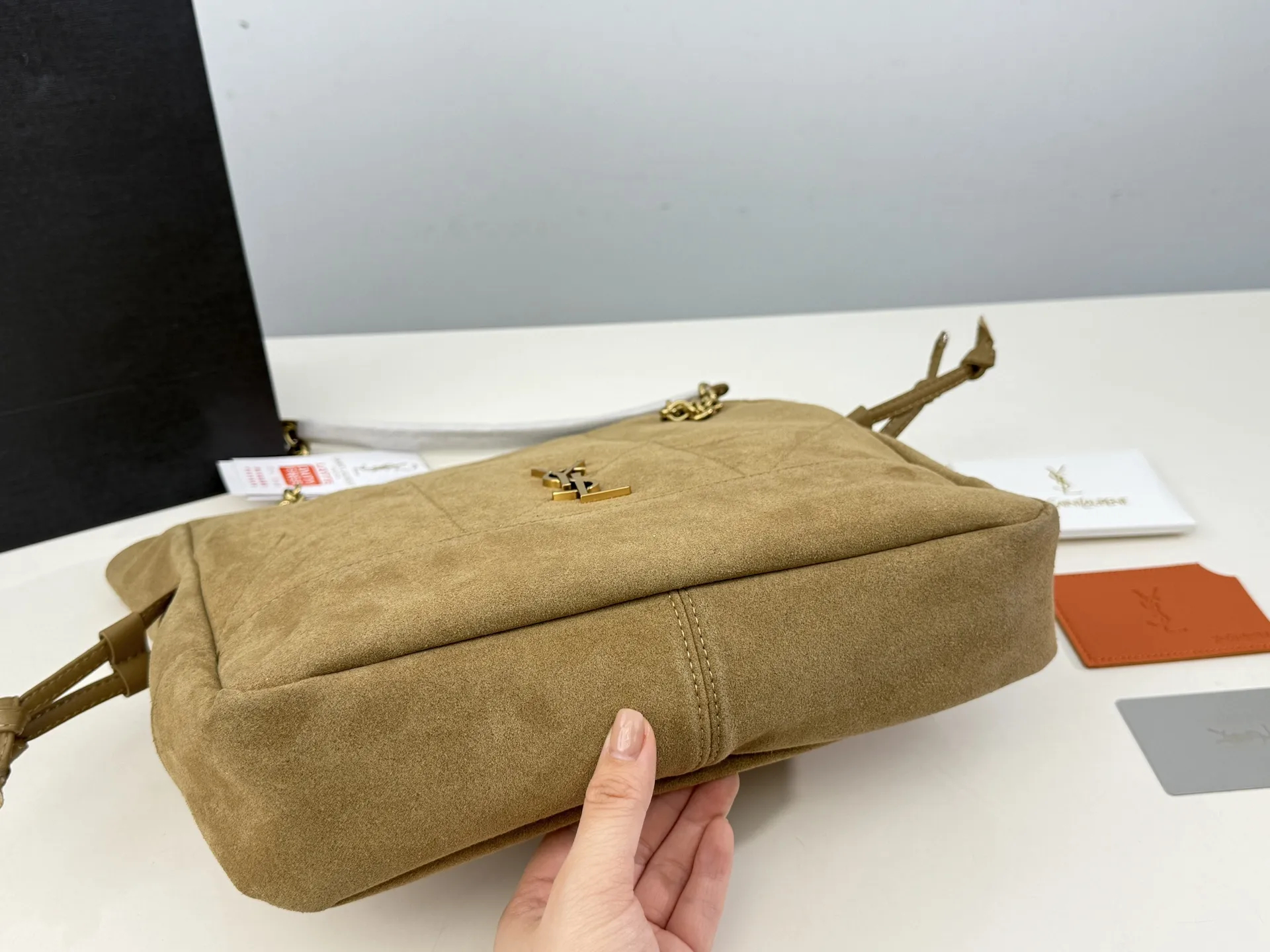 （全套包装⚠️）p220/p215 圣罗兰太好搭配了呜呜呜 Ysl bag 更酷哦！ 面料很耐造 高级感拉满 搜索🔍 垃圾袋 size：34*32cm size：29*27cm