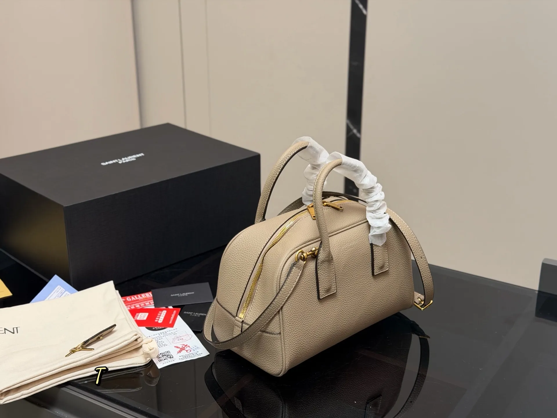 ¥210 配包装 size:26 18cm YSL圣罗兰新款|保龄球包 新款乖巧的小包包手拎或者斜挎都可 日常的物品统统放的下