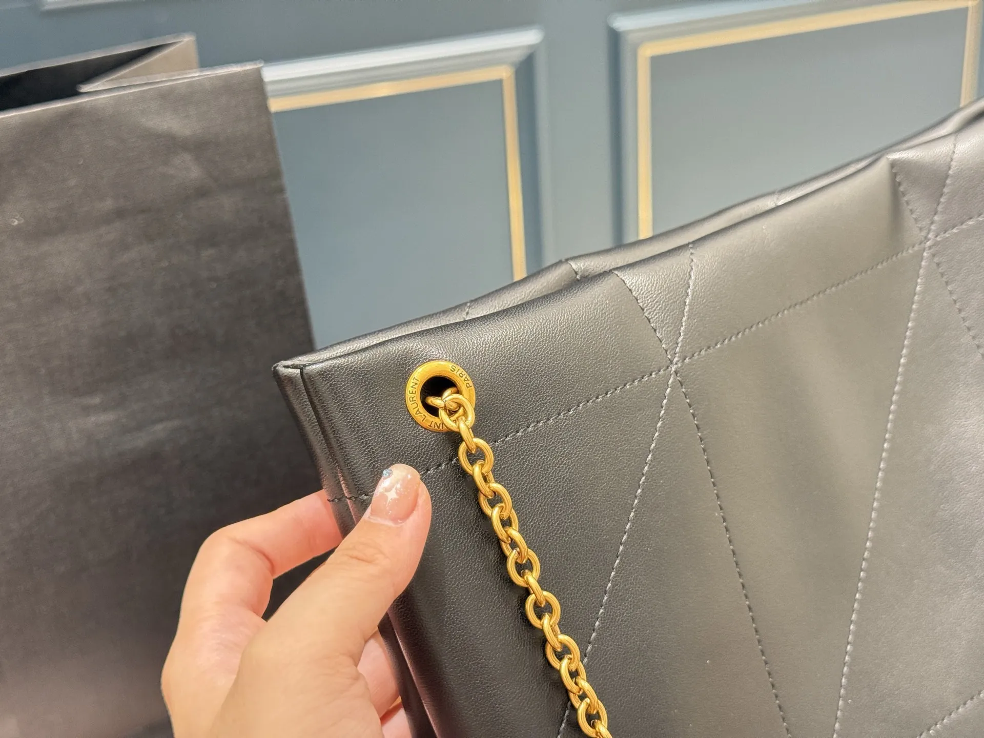 (全套包装⚠️)p200 size:34.33cm 圣罗兰太好搭配了呜呜呜 Ysl bag 更酷哦! 面料很耐造 高级感拉满 搜索🔍 垃圾袋