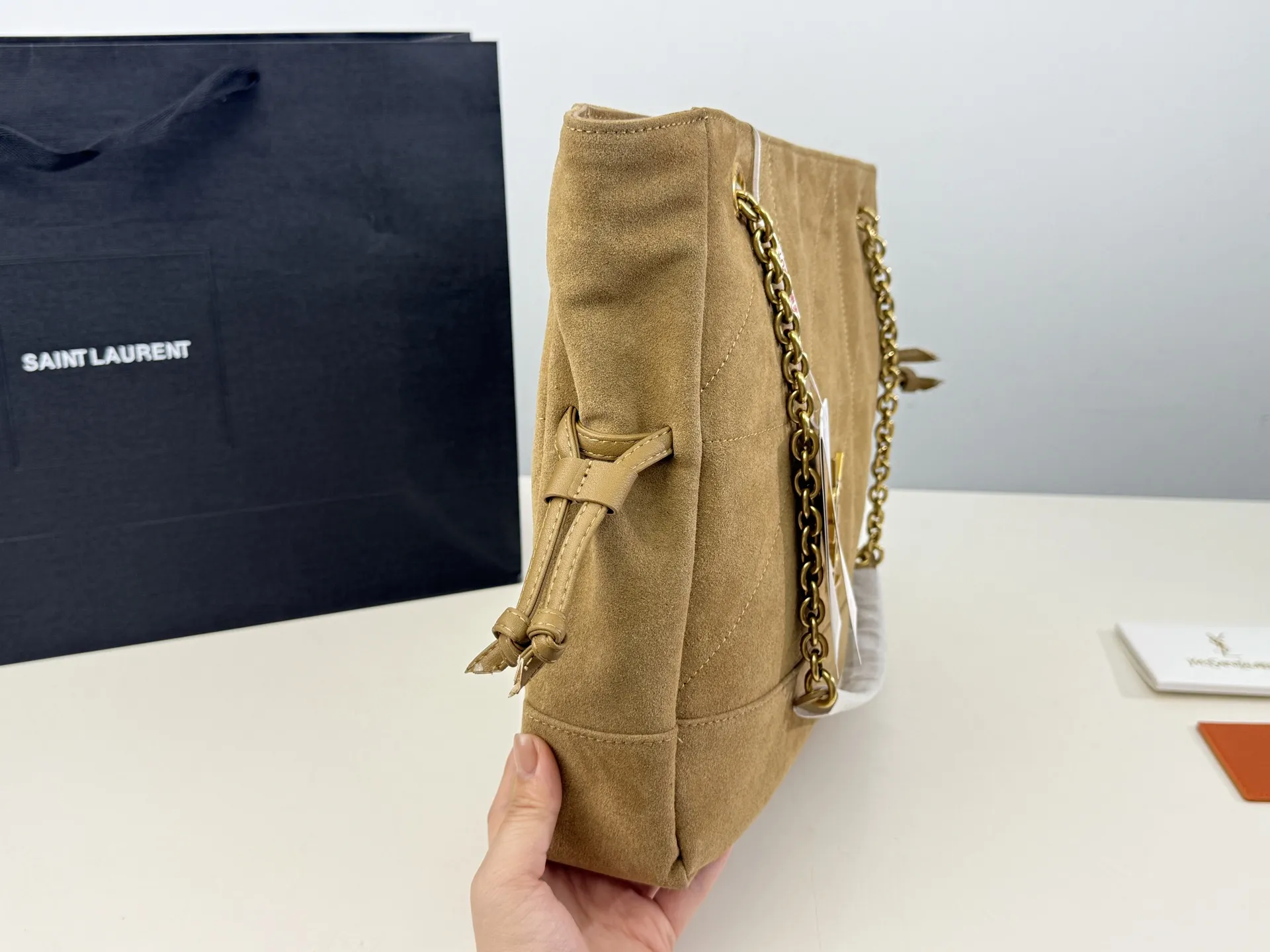 （全套包装⚠️）p220/p215 圣罗兰太好搭配了呜呜呜 Ysl bag 更酷哦！ 面料很耐造 高级感拉满 搜索🔍 垃圾袋 size：34*32cm size：29*27cm