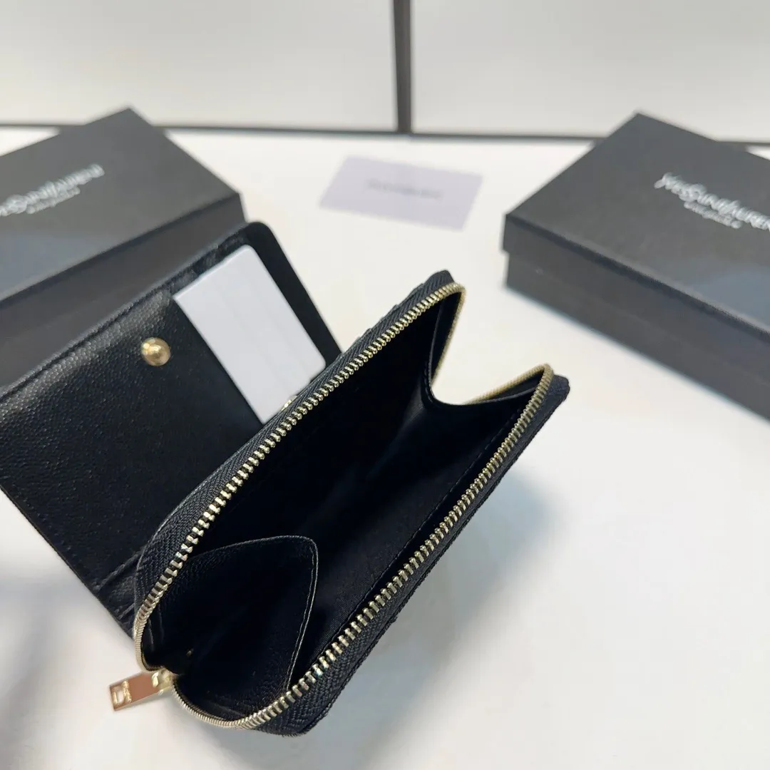 P90🎀🎀颜色 黑金 黑银 黑黑🎀尺寸 10x9🎀圣罗兰爆款牛皮小钱包🔥款式经典做工精细耐磨耐用手感极佳❤️原版内阁卡钞分离