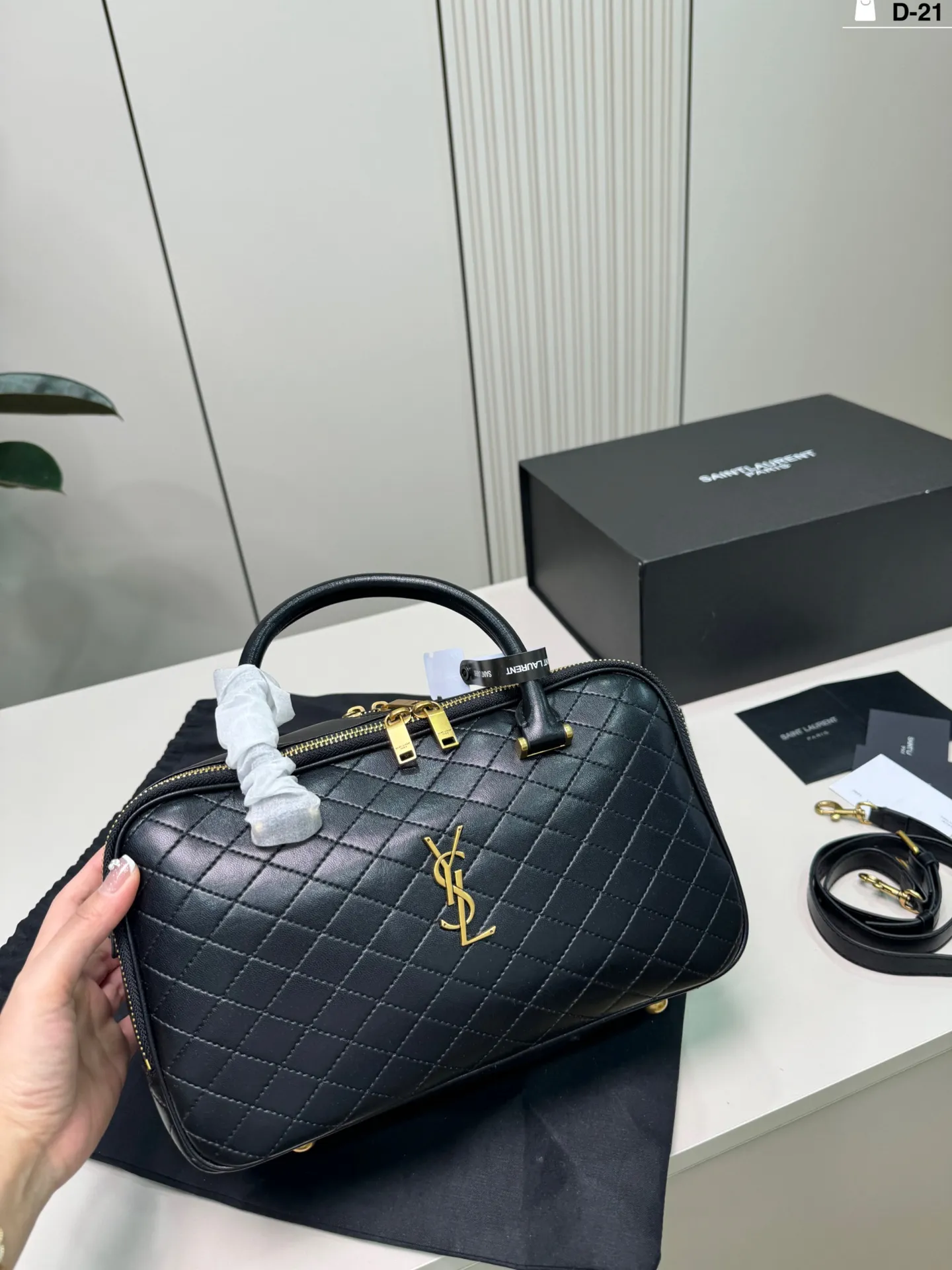 💰p195 D-21尺寸30×17折叠盒 YSL Lyia保龄球包 通勤 or轻旅行都能轻松驾驭~白色百搭,春夏穿搭必备,实用又时髦,出街回头率up!