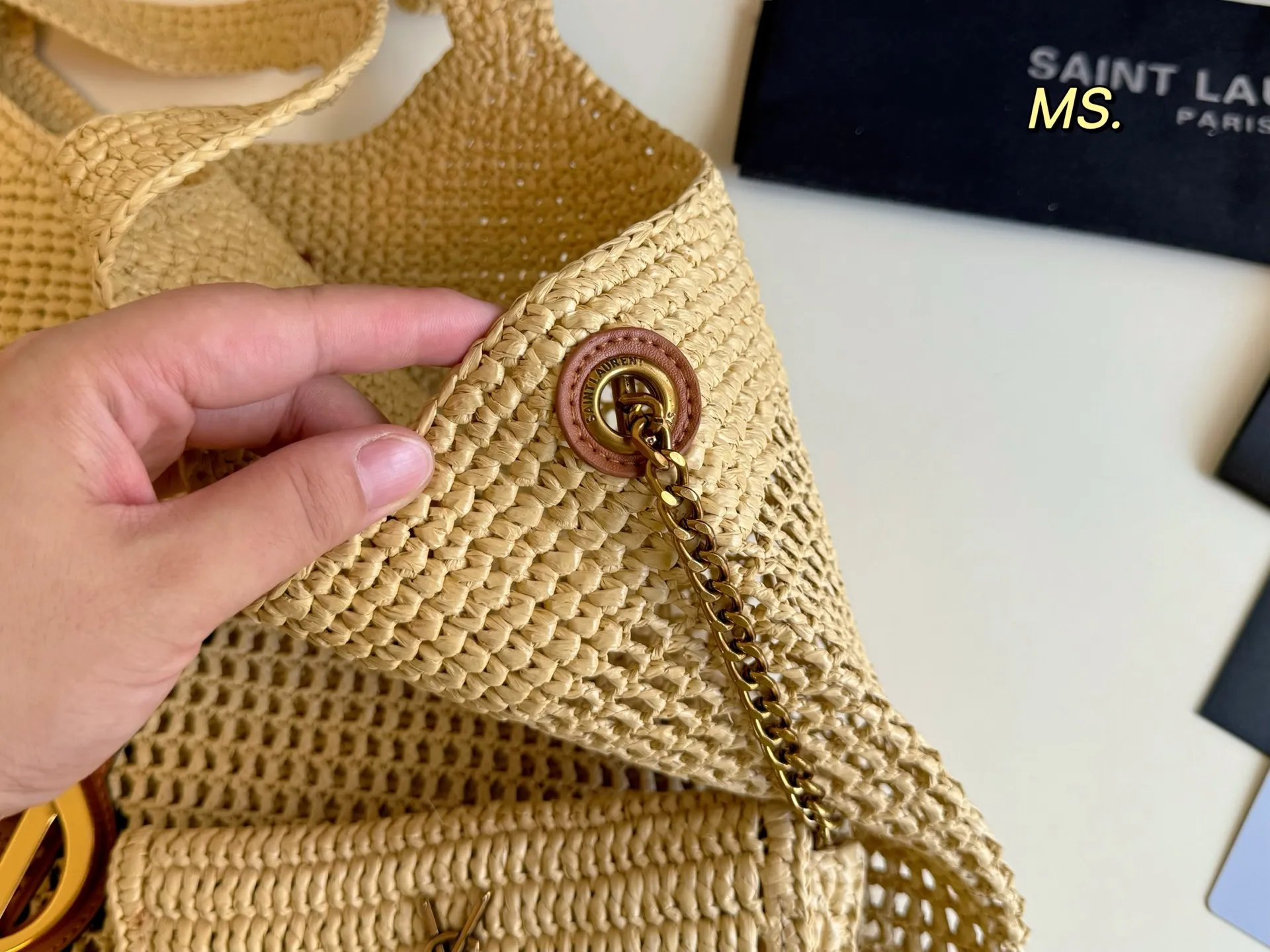 P200（配盒） size：38&times;41 YSL圣罗兰草编子母托特包💕 超大空间 配零钱包✔️ 大logo搭配草编工艺～ 别有一番风味 ，巨轻盈 慵懒随性，自在随心❗️❗️