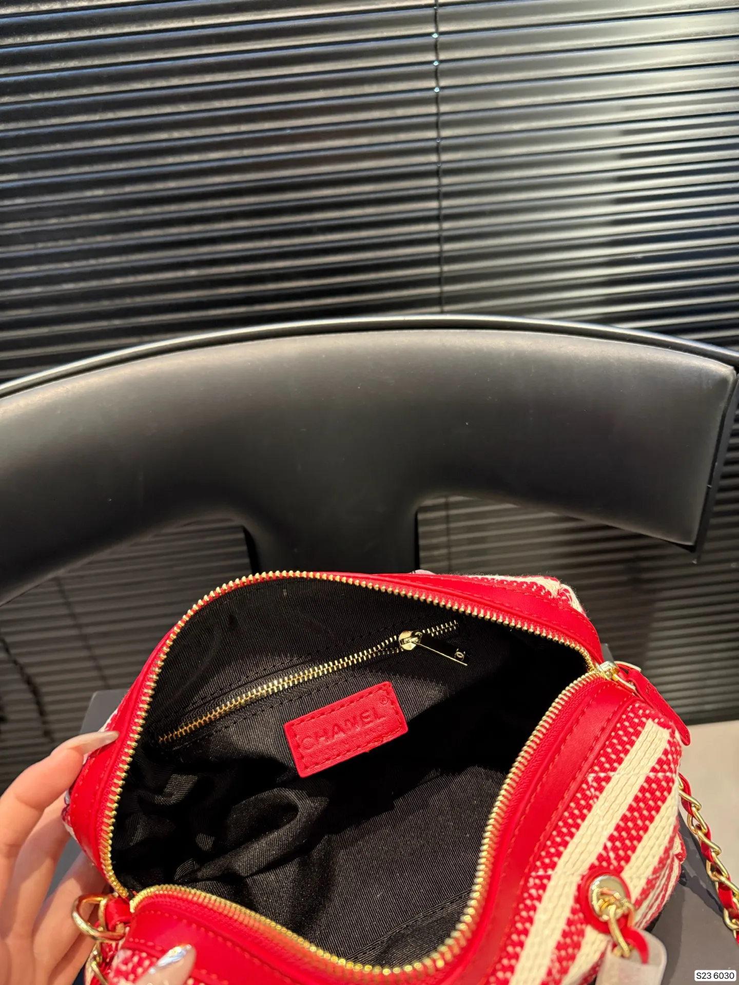 P165 配折叠盒 香奈儿|26C今日份大收获| 麻将包 好运爆棚 只能偷偷摸摸看了 浮雕logo麻将包☑️保龄球☑️ 尺寸22 12 货号6030