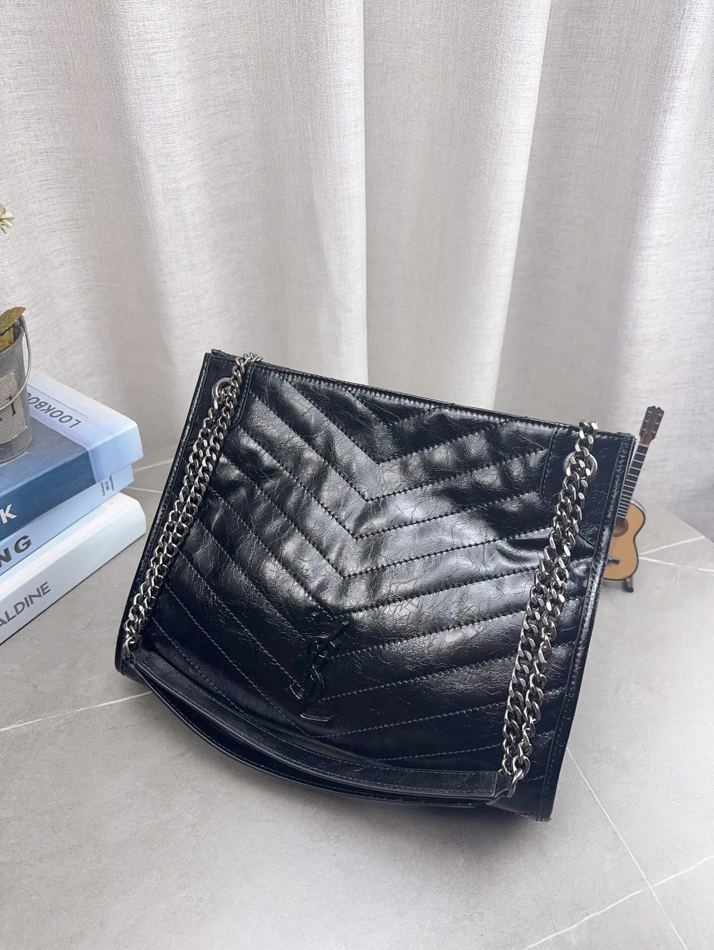 配折叠飞机礼盒 圣罗兰YSL托特包特别满意通勤包 心动一万次了!!超超超级王炸的一只通勤大包。尺寸33*26cm p195