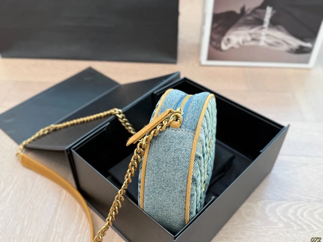 &yen;140飞机盒 Ysl 圣罗兰 圆饼包牛仔包 满满的设计感 非常知性优雅 超级高级的时尚单品 实物绝对惊艳到你 尺寸17 17