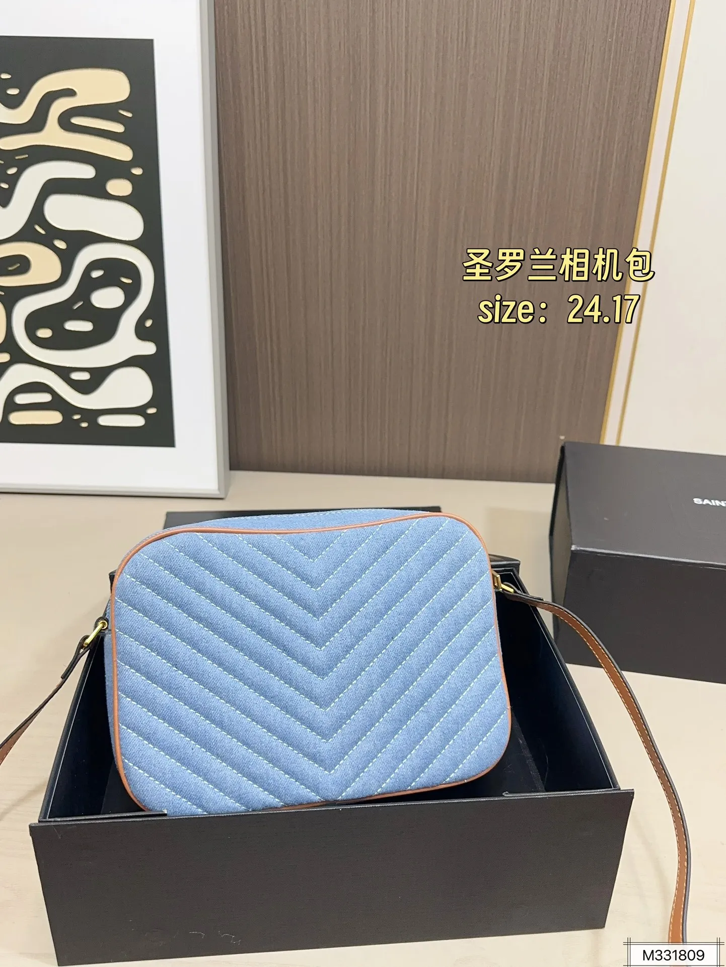 💰125 折叠盒 圣罗兰相机包 拥有无穷魅力 时尚感极强 五金十分抢眼 单肩/斜挎百搭各种服饰 尺寸：24 17