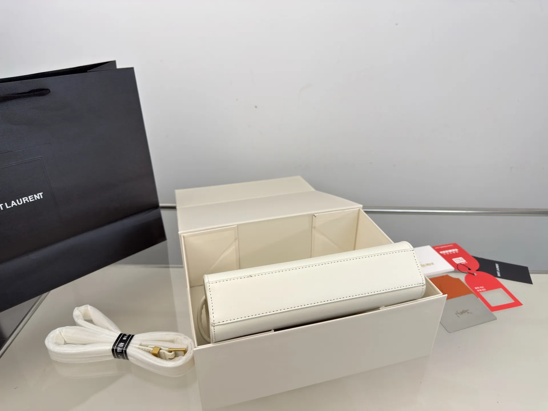 （飞机盒折叠盒⚠️）p195 圣罗兰 曼哈顿单肩包 又酷又飒低调的奢华 可盐可甜 极致美感 绝美女孩就是你 尺寸:24.17cm