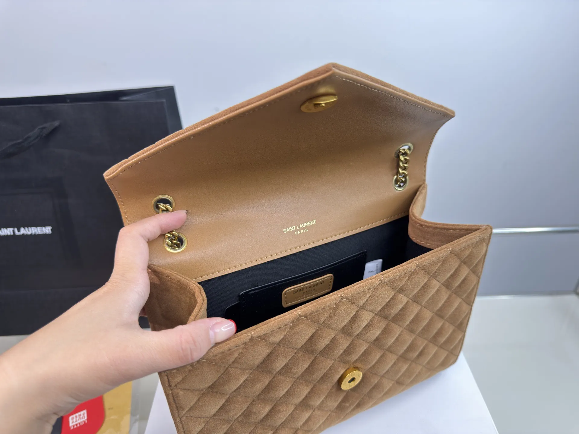 (飞机盒折叠盒⚠️)p165 圣罗兰YSL信封包 Lenvelope 信封包 经典包包推荐哦! 特别适合秋天的一款哦亲! size:24*17cm 立即抢购👉
