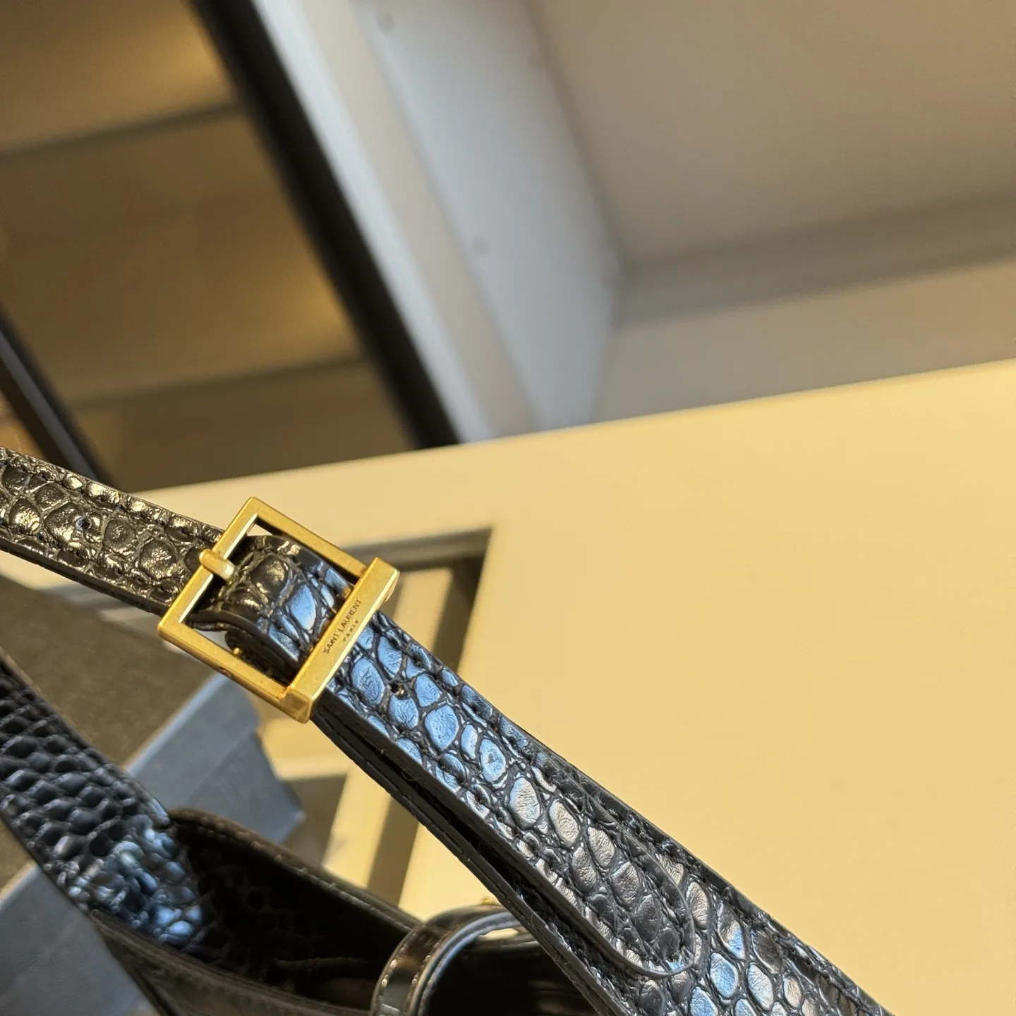 🅿️135✅新品推荐🔜 升级版🔥YSL圣罗兰专柜爆款hobo腋下包！鱼纹系列🐊明星同款！到哪都是回头率👍专柜同款哦！品质堪比正品！进口牛皮面料🐂外出轻便实用！原版顶级五金！🎁原版礼盒包装（size：24*15*6）