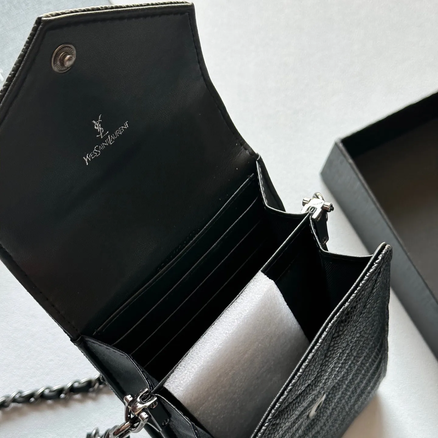 P105🎀🎀颜色 黑色🎀尺寸 18x11🎀圣罗兰多功能手机包 可肩背专柜品质羊皮绣花 海外订制五金 做工油边精湛