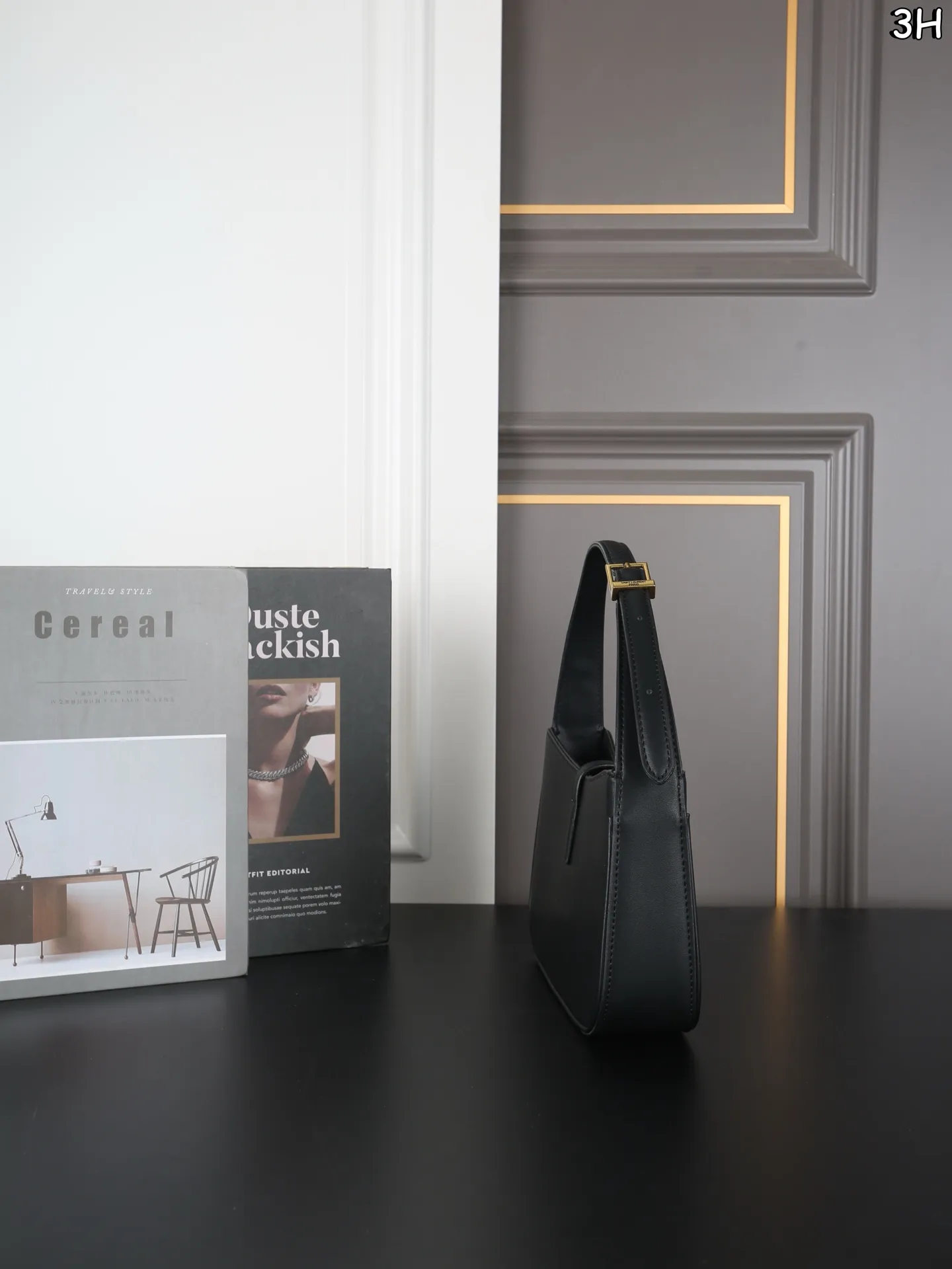 P125 折叠盒 圣罗兰 YSL LE5A7 腋下包流浪包手提包单肩包 直接get rose同款腋下包！ 经典包型 设计简约又有辨识度 日常出街通勤 随手一背 直接拿着🫴时髦感 真的随性又高级的美✨容量很大～[大笑R] 背上不会有重量感 而且背着很有质感，从通勤到约会都实用 尺寸：25&times;15