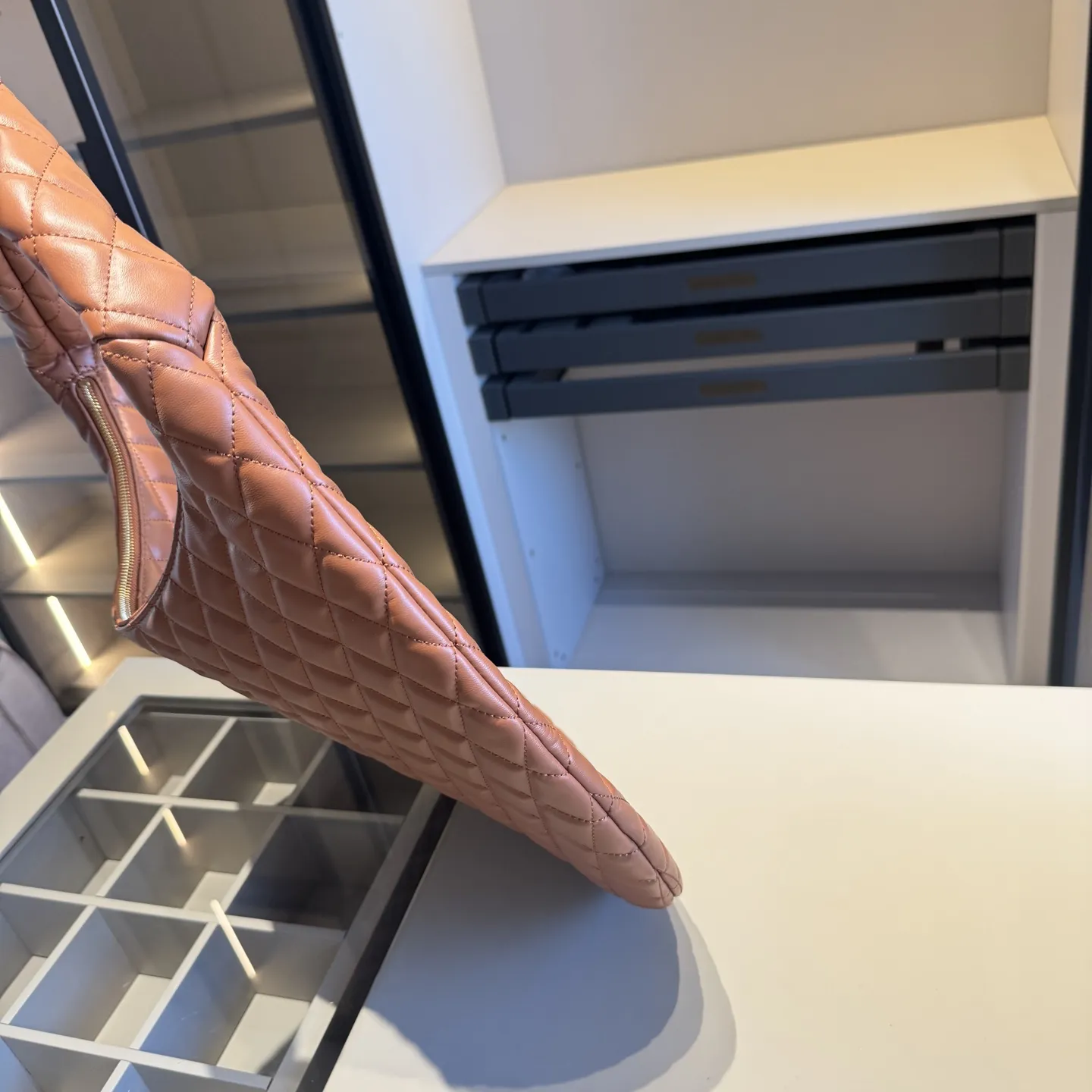 🅿️160✅新品推荐🔜 🔥YSL圣罗兰专柜新款Lcare hobo 腋下包👍这款包超！级！火！👍各大明星追捧的爆款～采用原版五金配件！经典logo！顶级做工！面料采用牛皮面料！超大容量！堪比专柜品质（size：44*34）